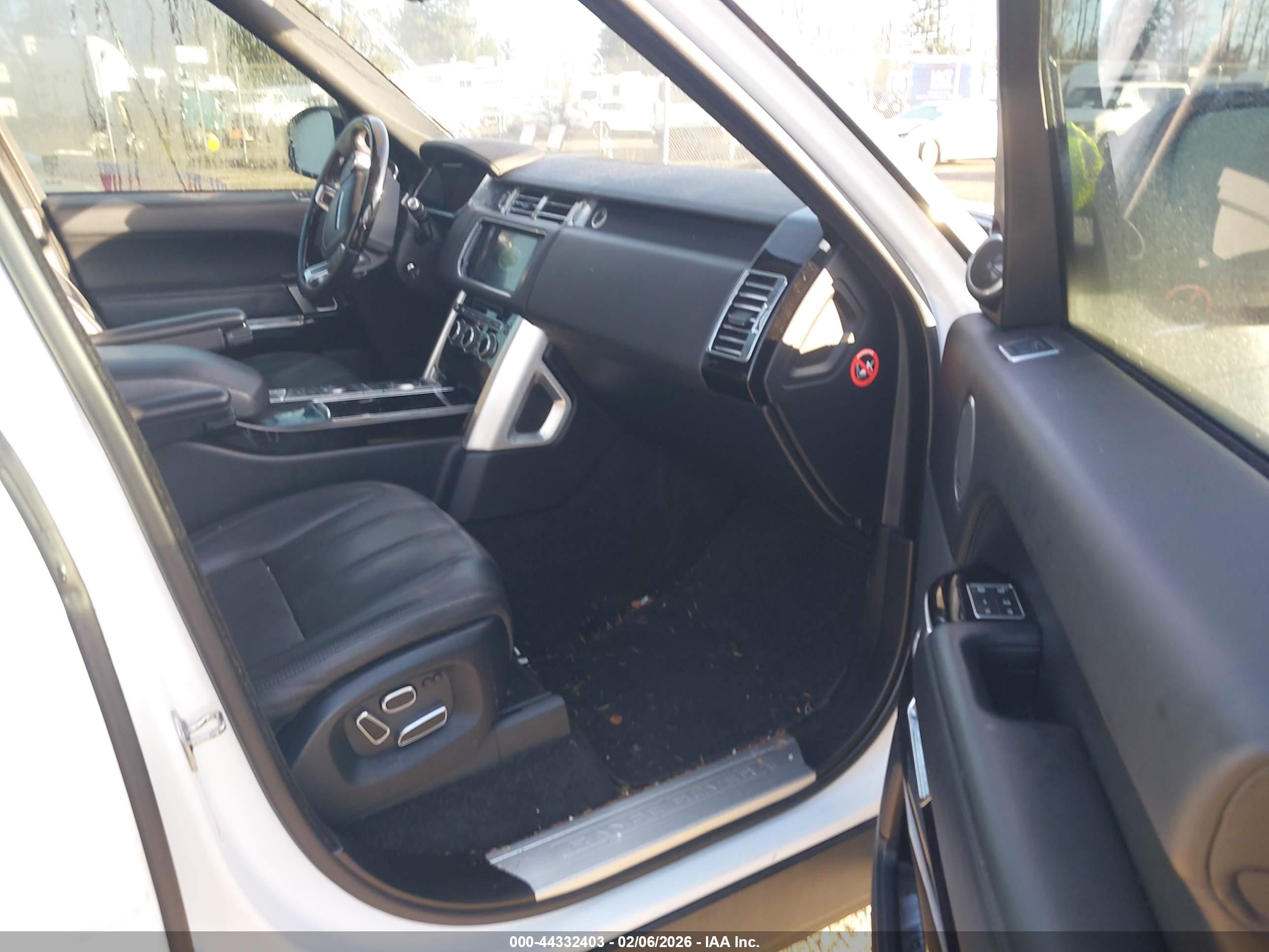 LAND ROVER image 5