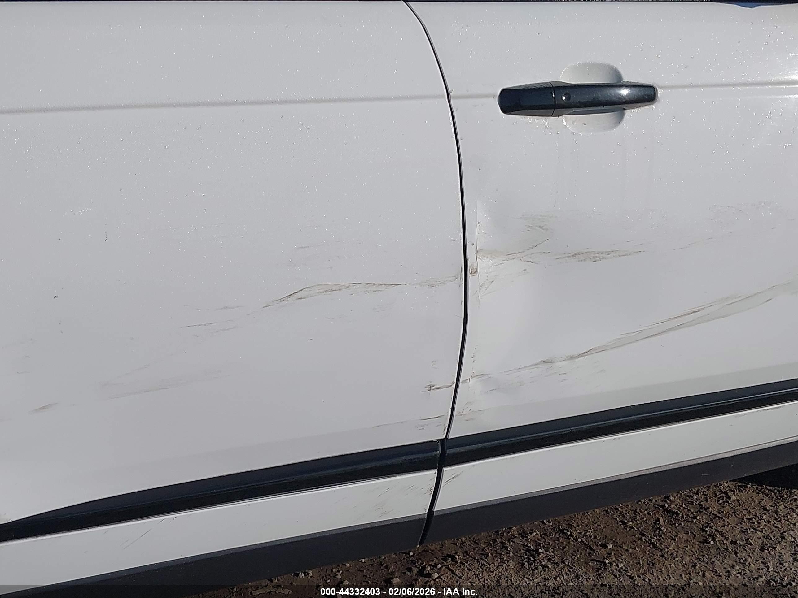 LAND ROVER image 6