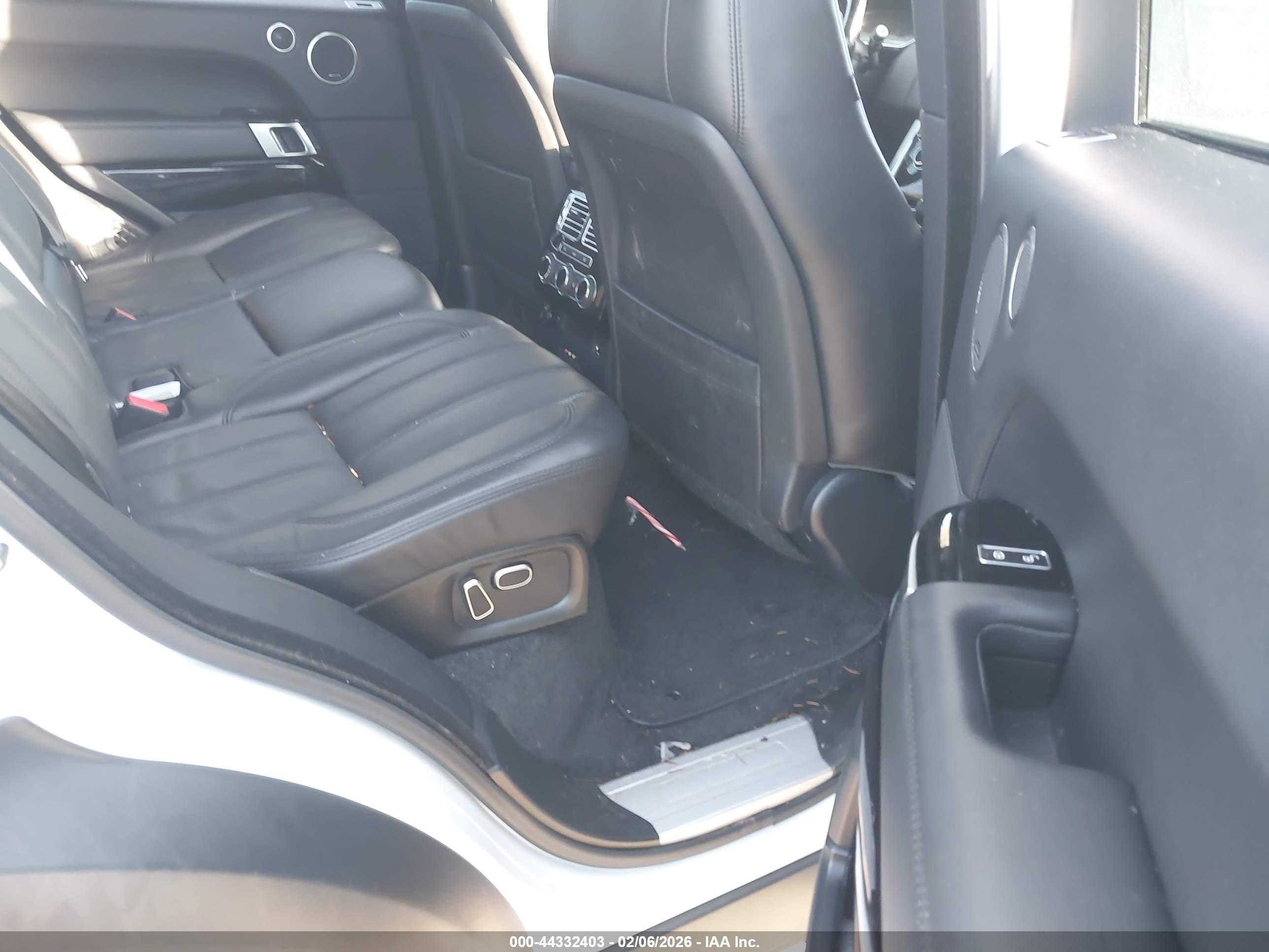 LAND ROVER image 8