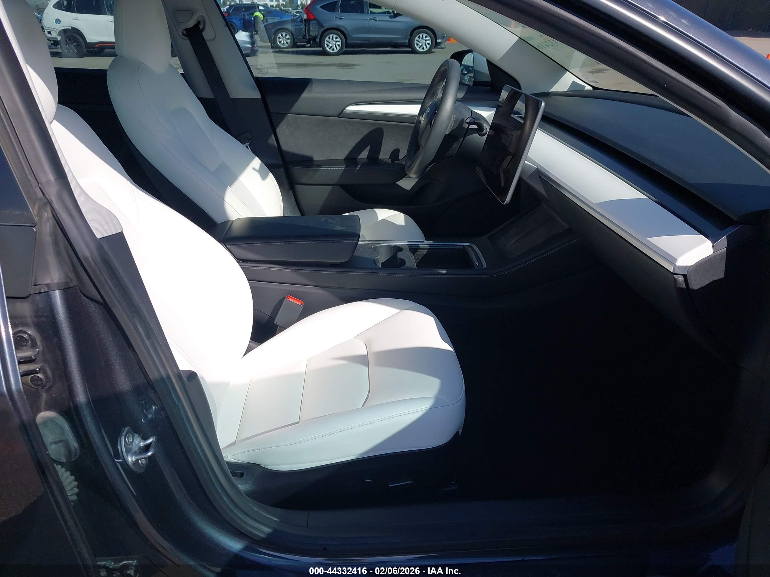 TESLA MODEL image 5