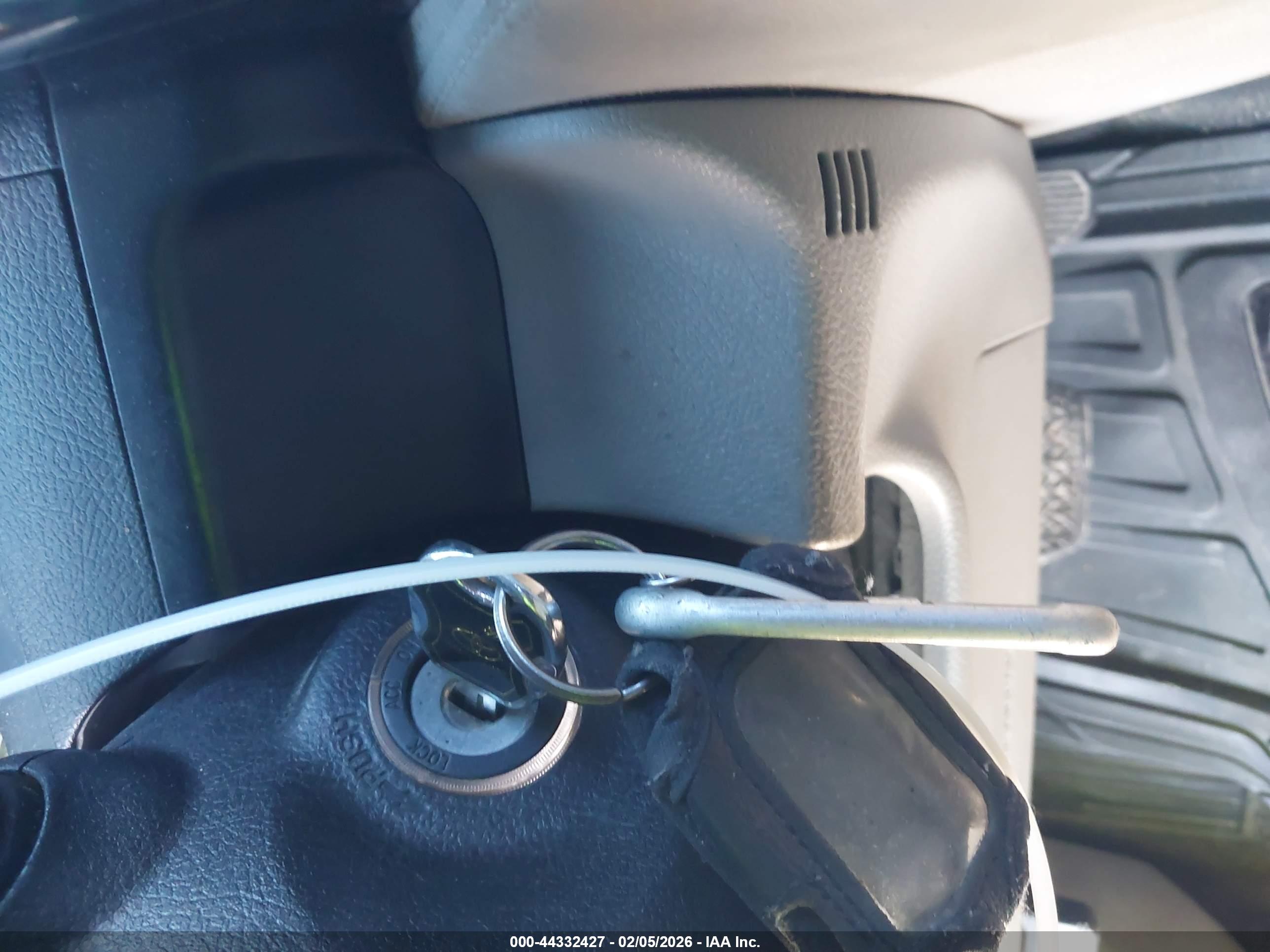 TOYOTA CAMRY image 11