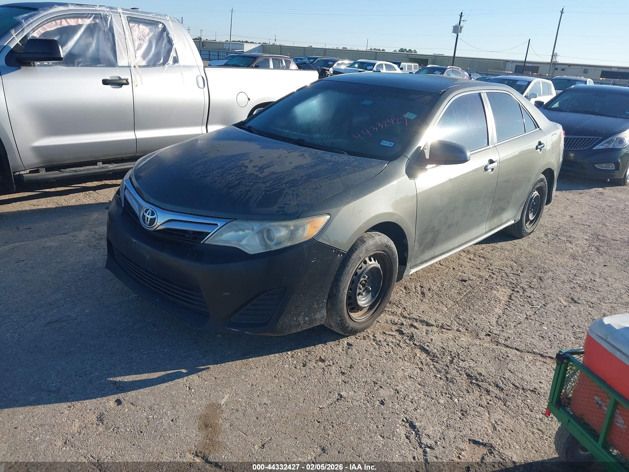 TOYOTA CAMRY image 2