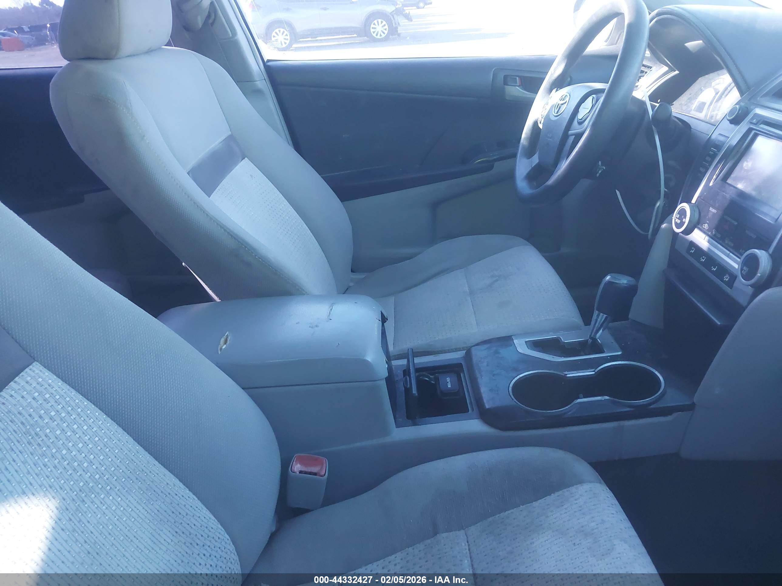 TOYOTA CAMRY image 5