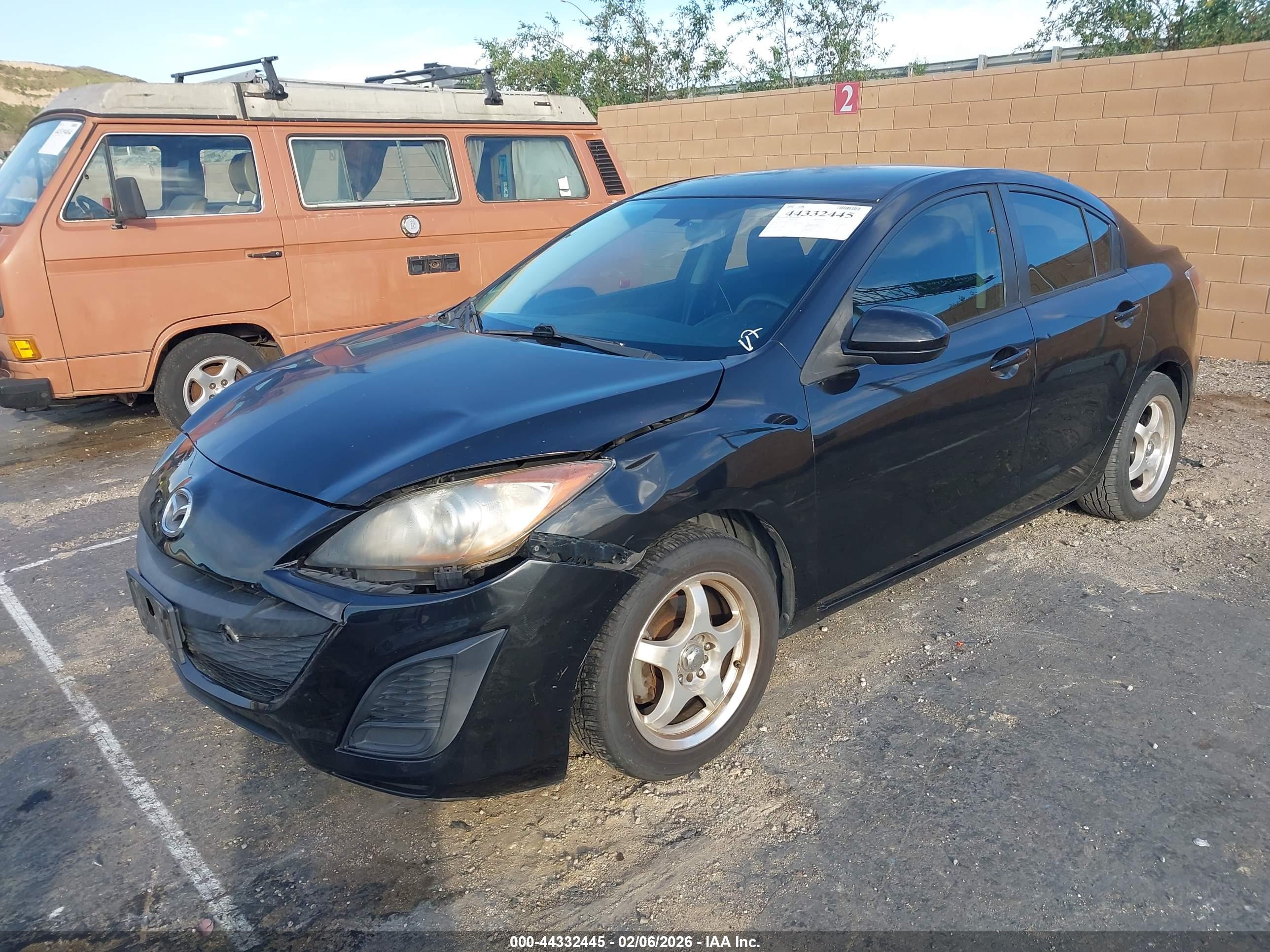 MAZDA MAZDA3 image 2