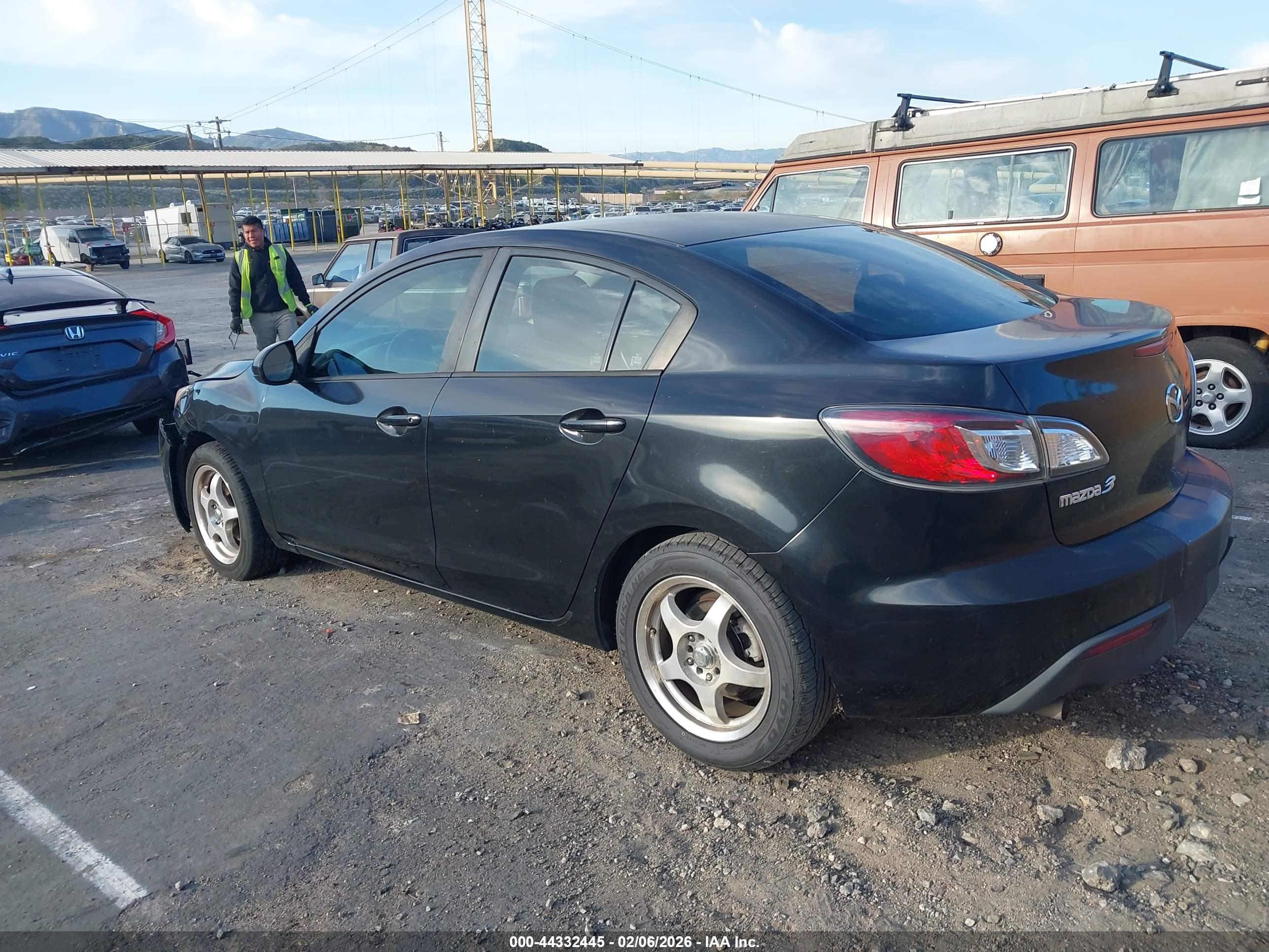 MAZDA MAZDA3 image 3