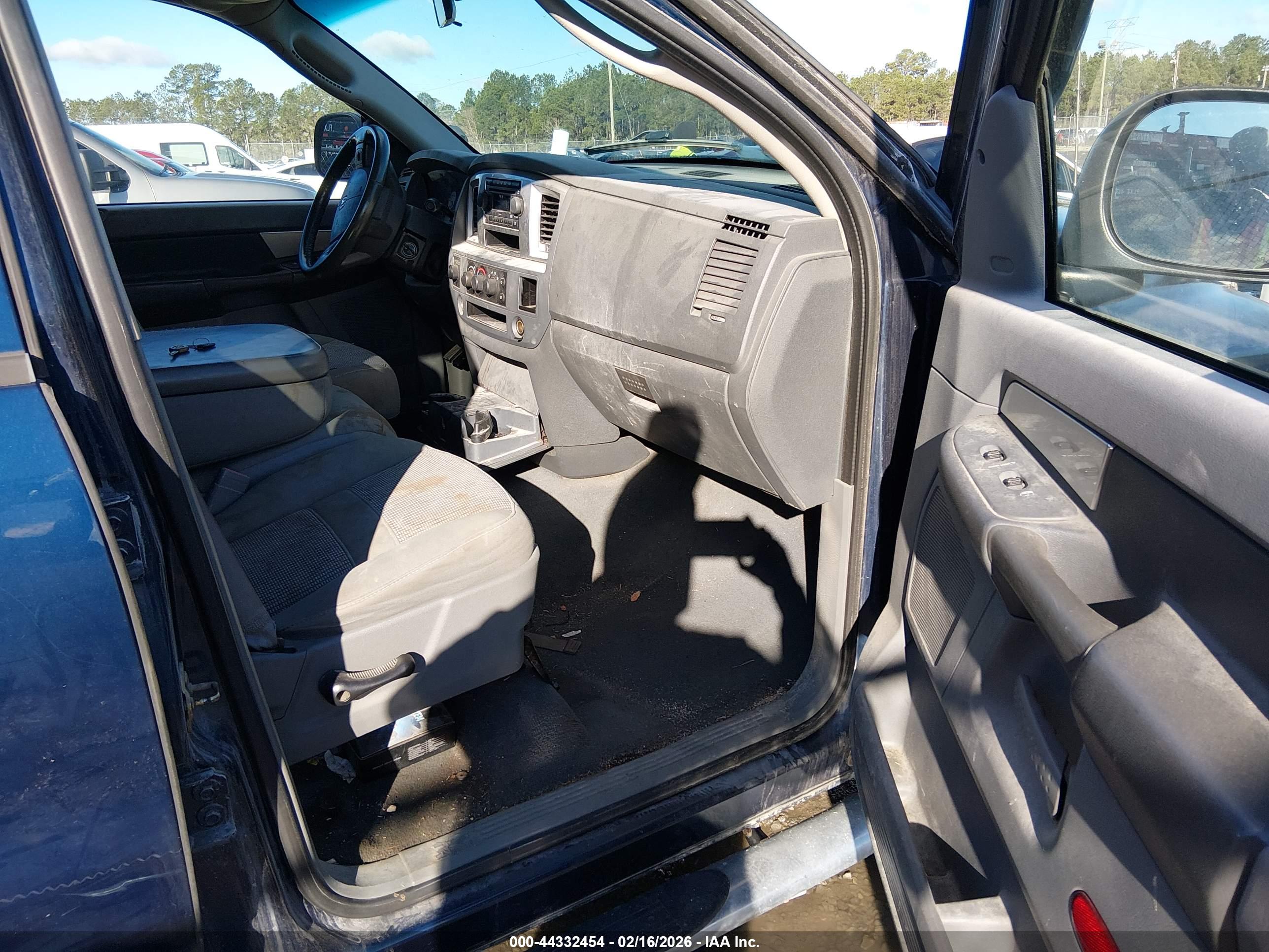DODGE RAM image 5