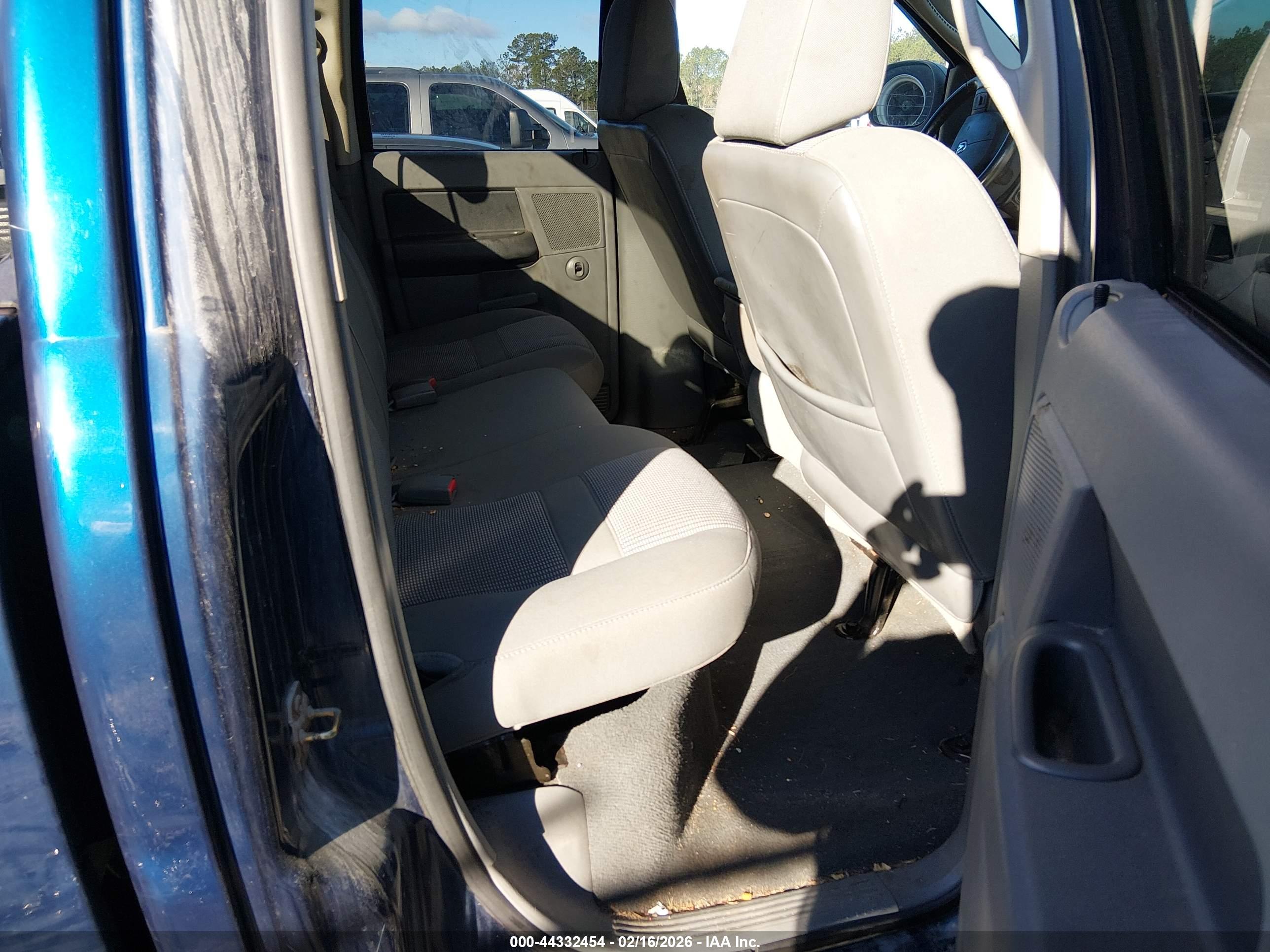 DODGE RAM image 8