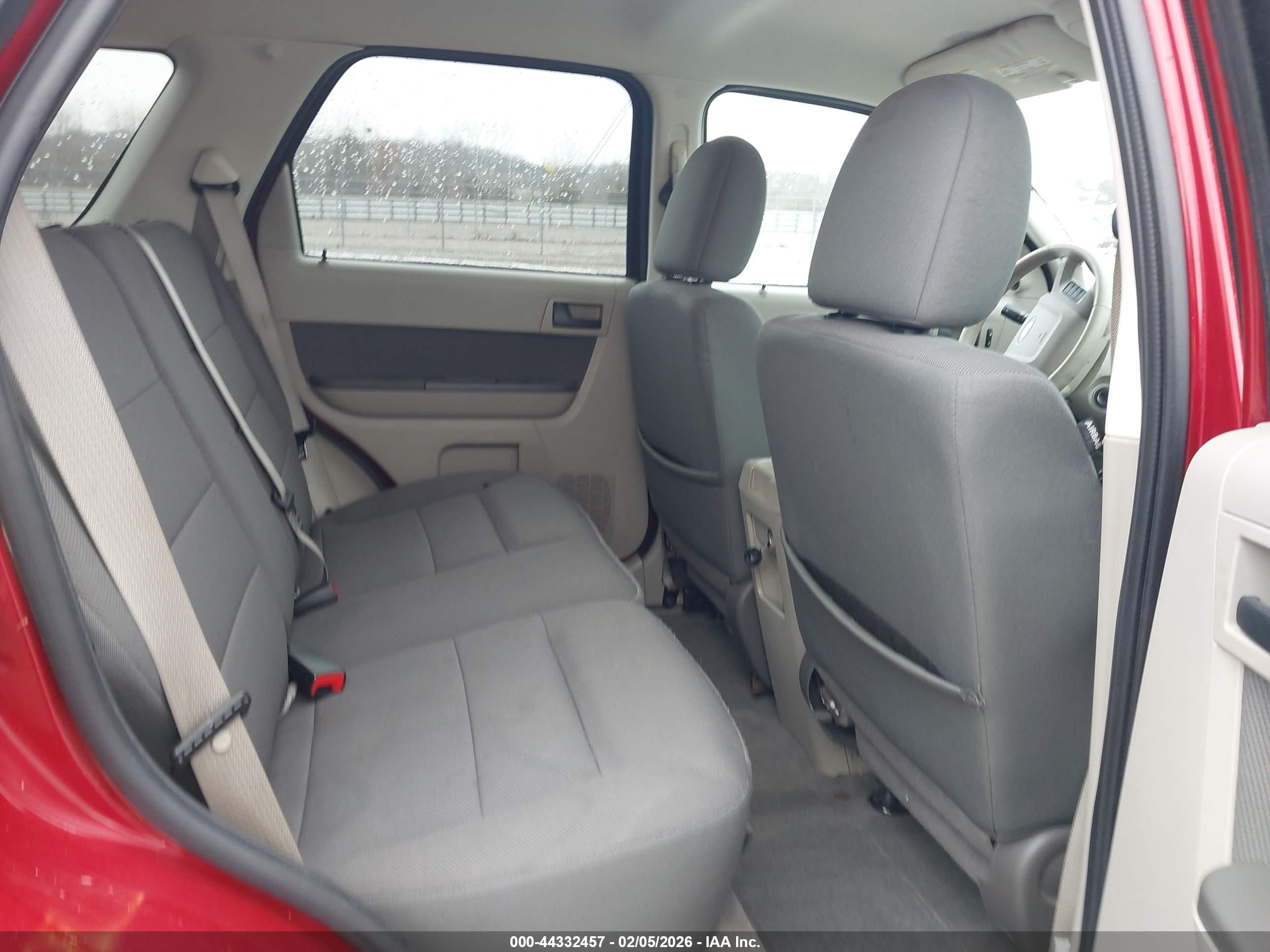 FORD ESCAPE image 8