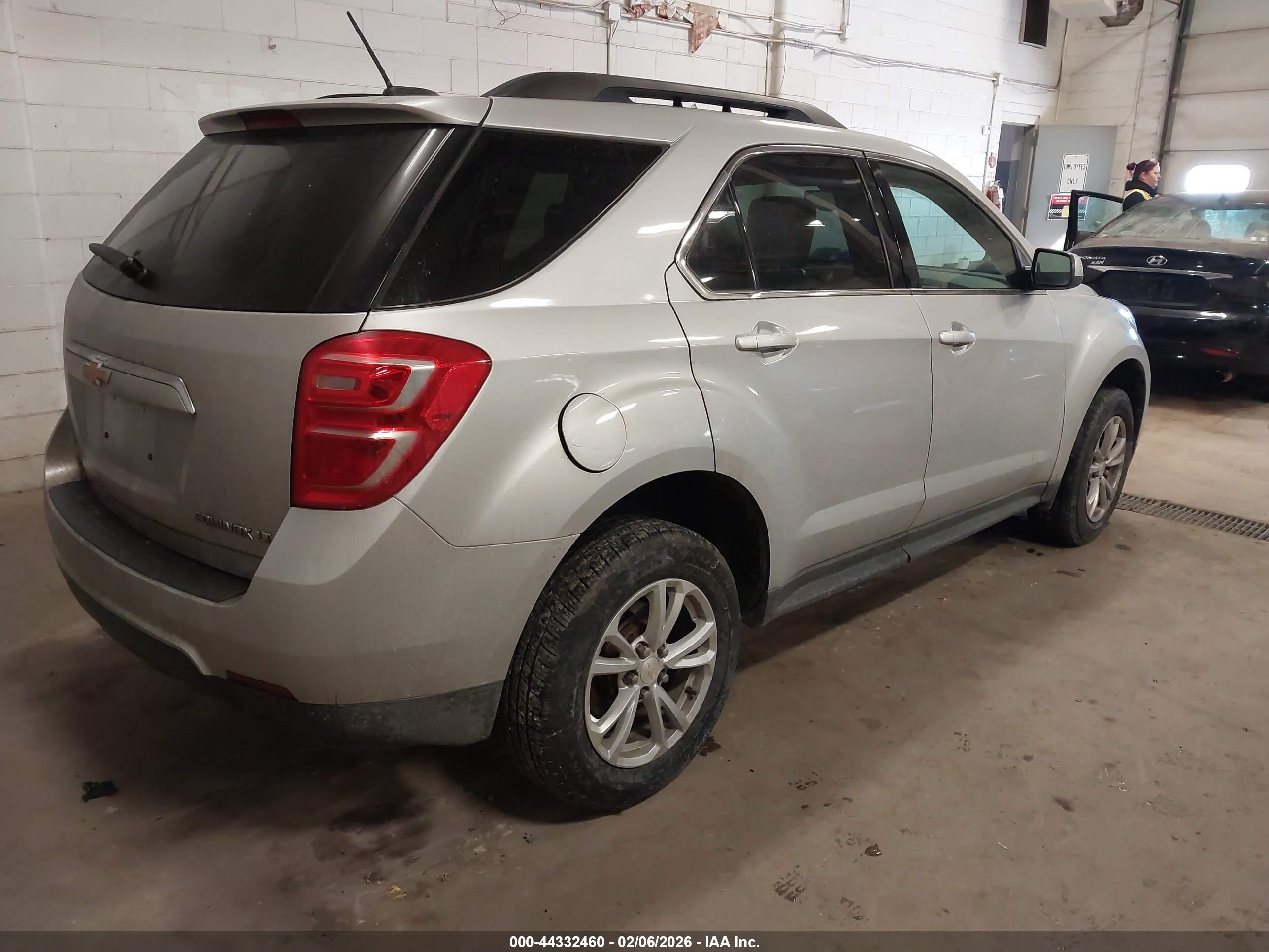 CHEVROLET EQUINOX image 4