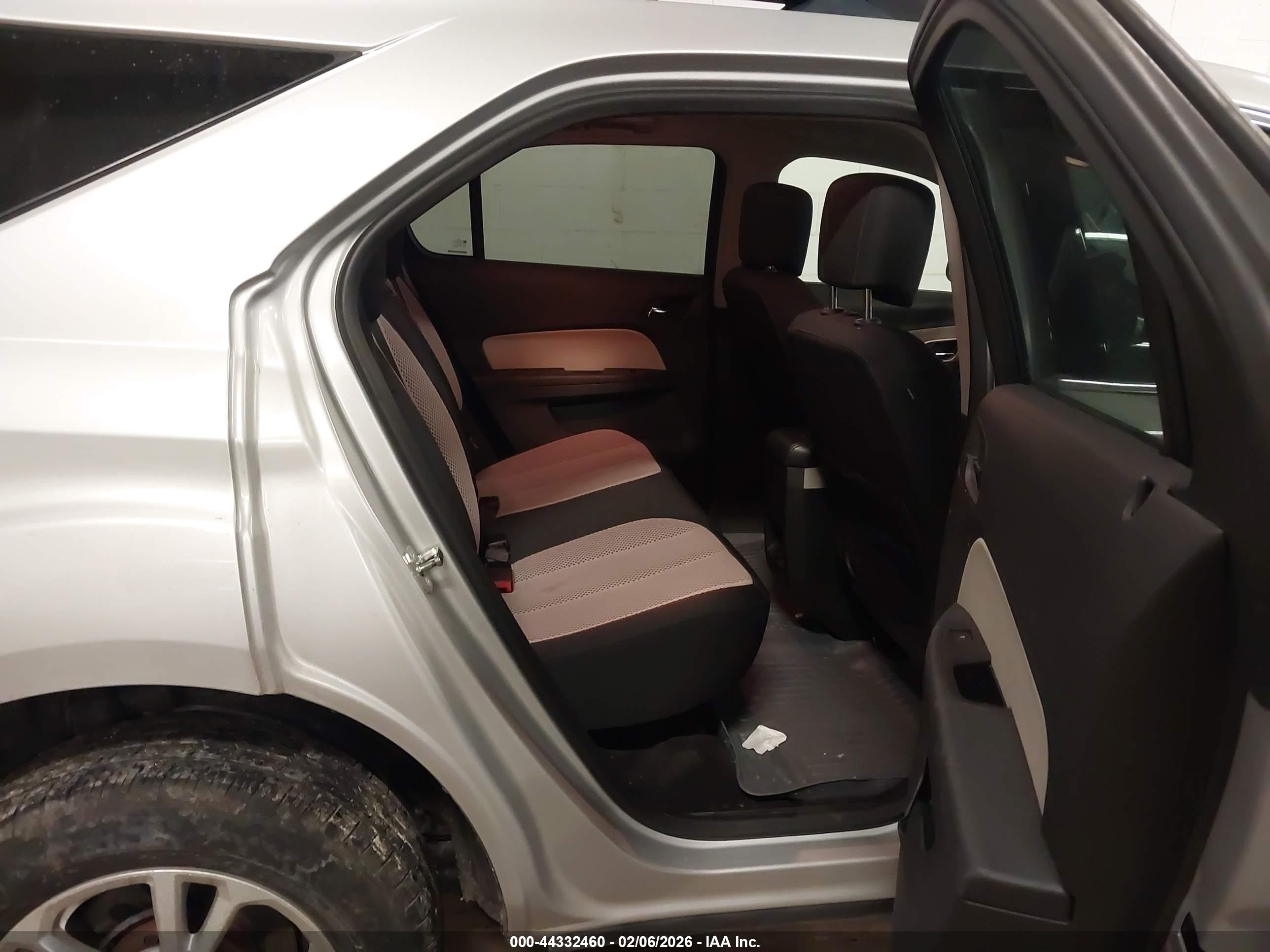 CHEVROLET EQUINOX image 8