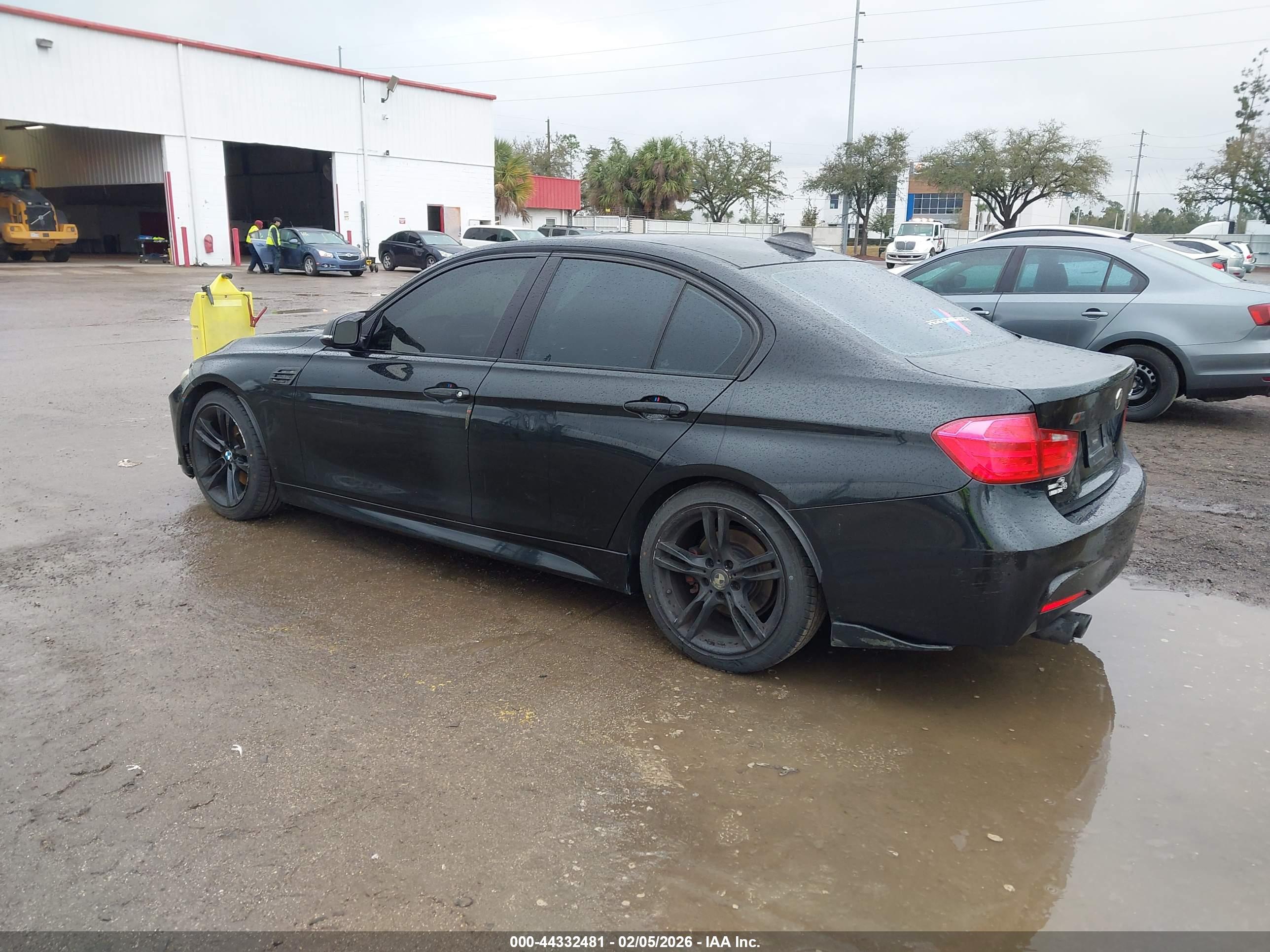 BMW 328I image 3