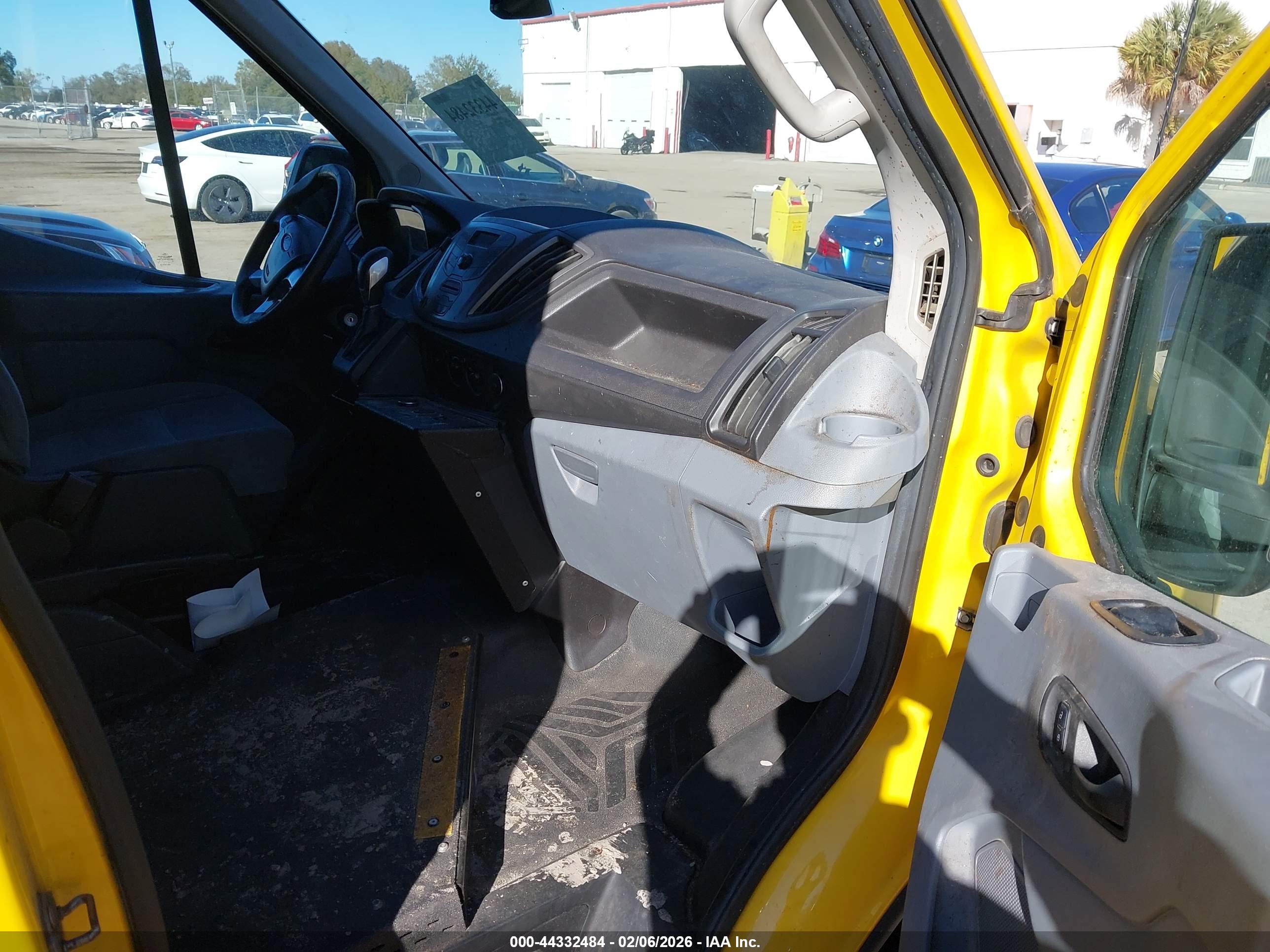 FORD TRANSIT-250 image 5
