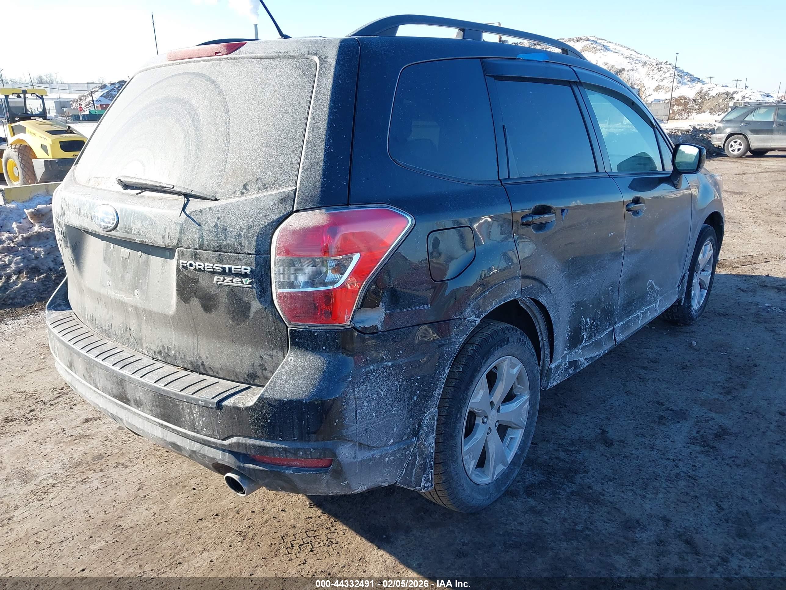 SUBARU FORESTER image 4