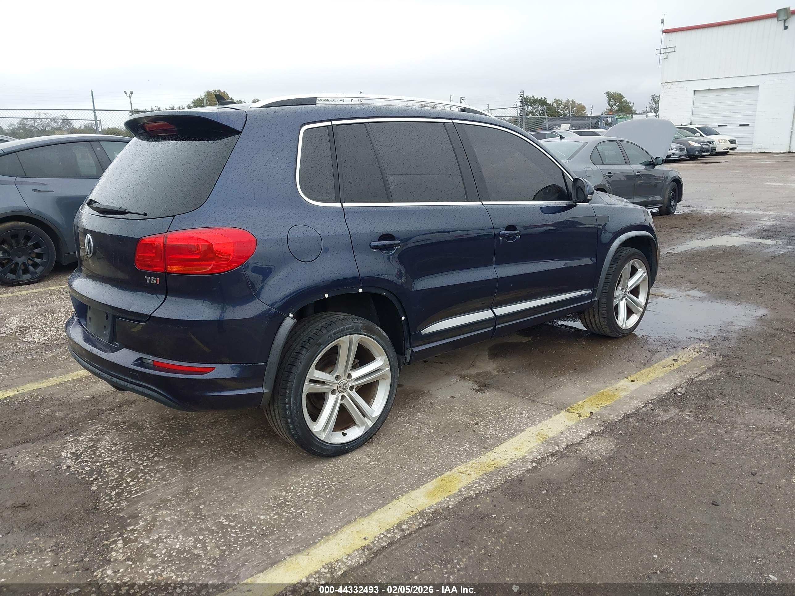 VOLKSWAGEN TIGUAN image 4