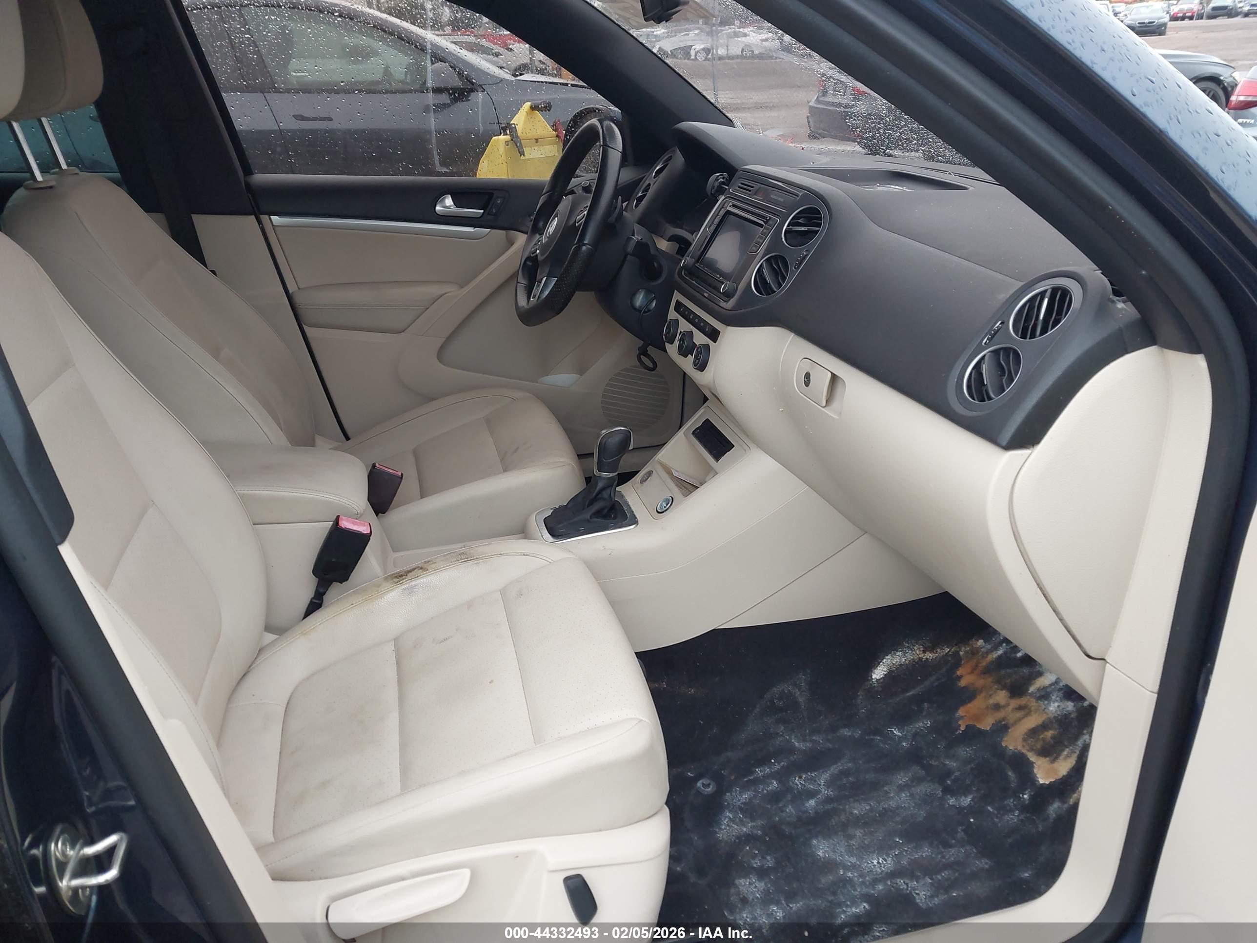 VOLKSWAGEN TIGUAN image 5