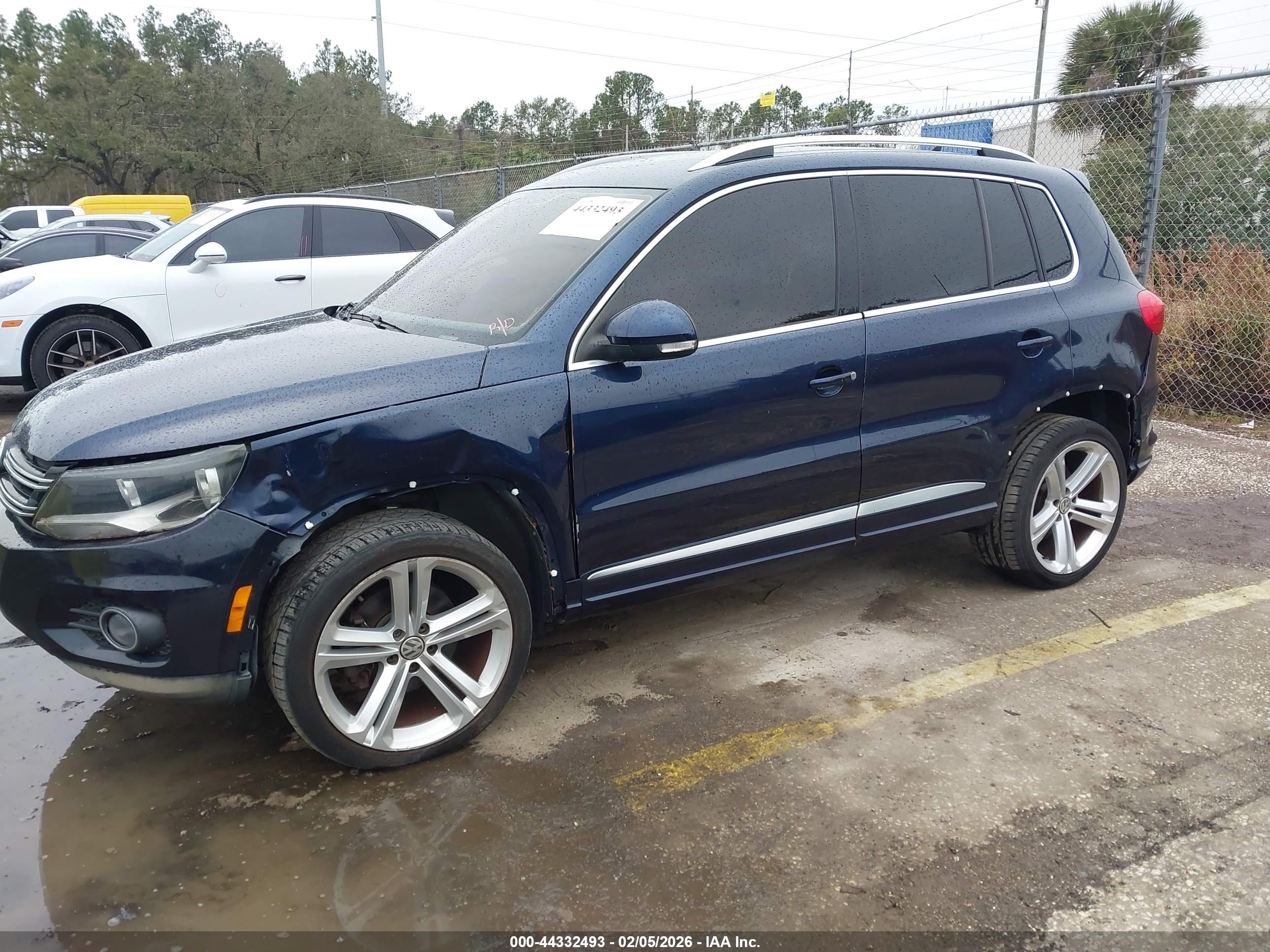VOLKSWAGEN TIGUAN image 6