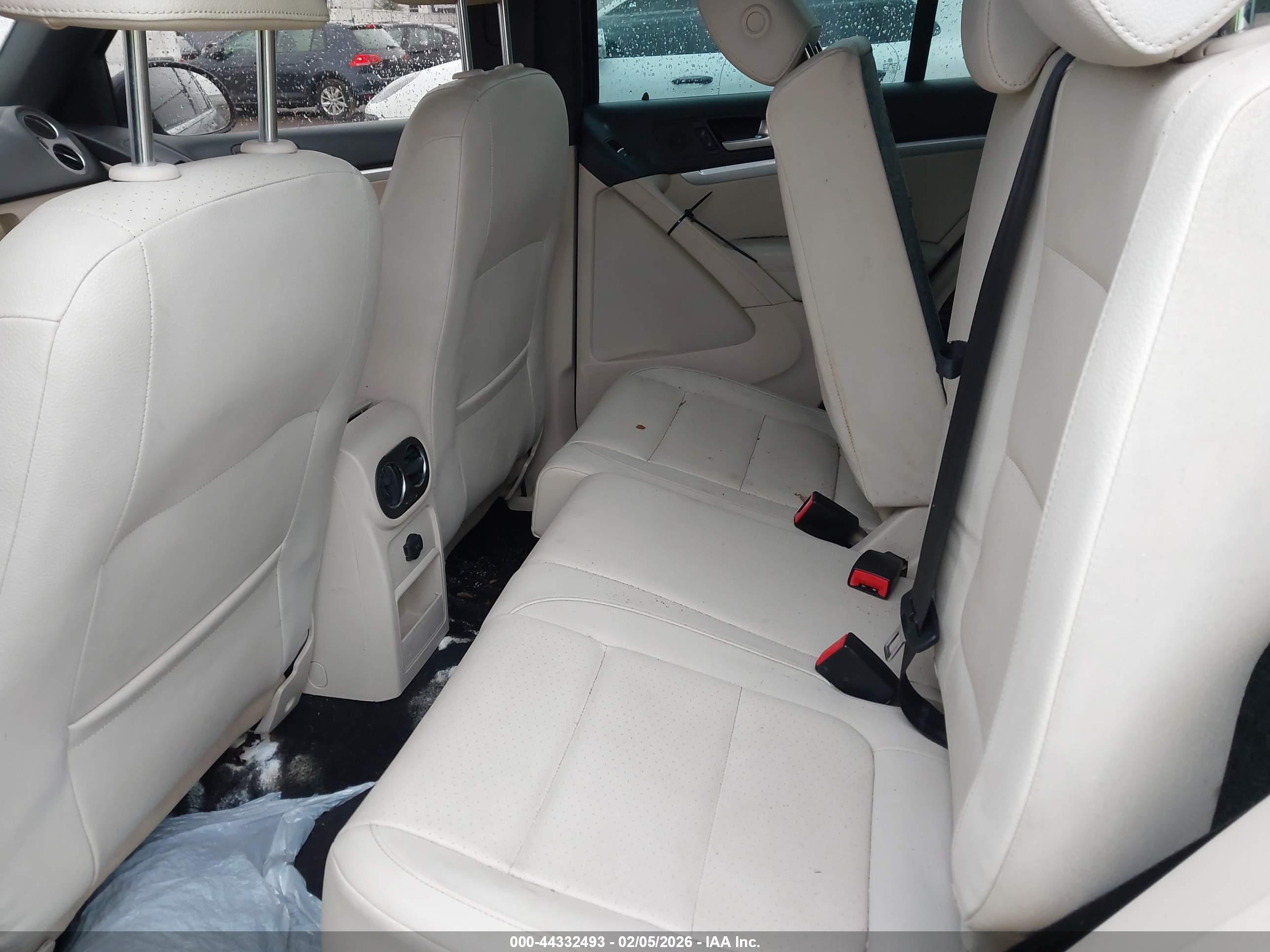 VOLKSWAGEN TIGUAN image 8