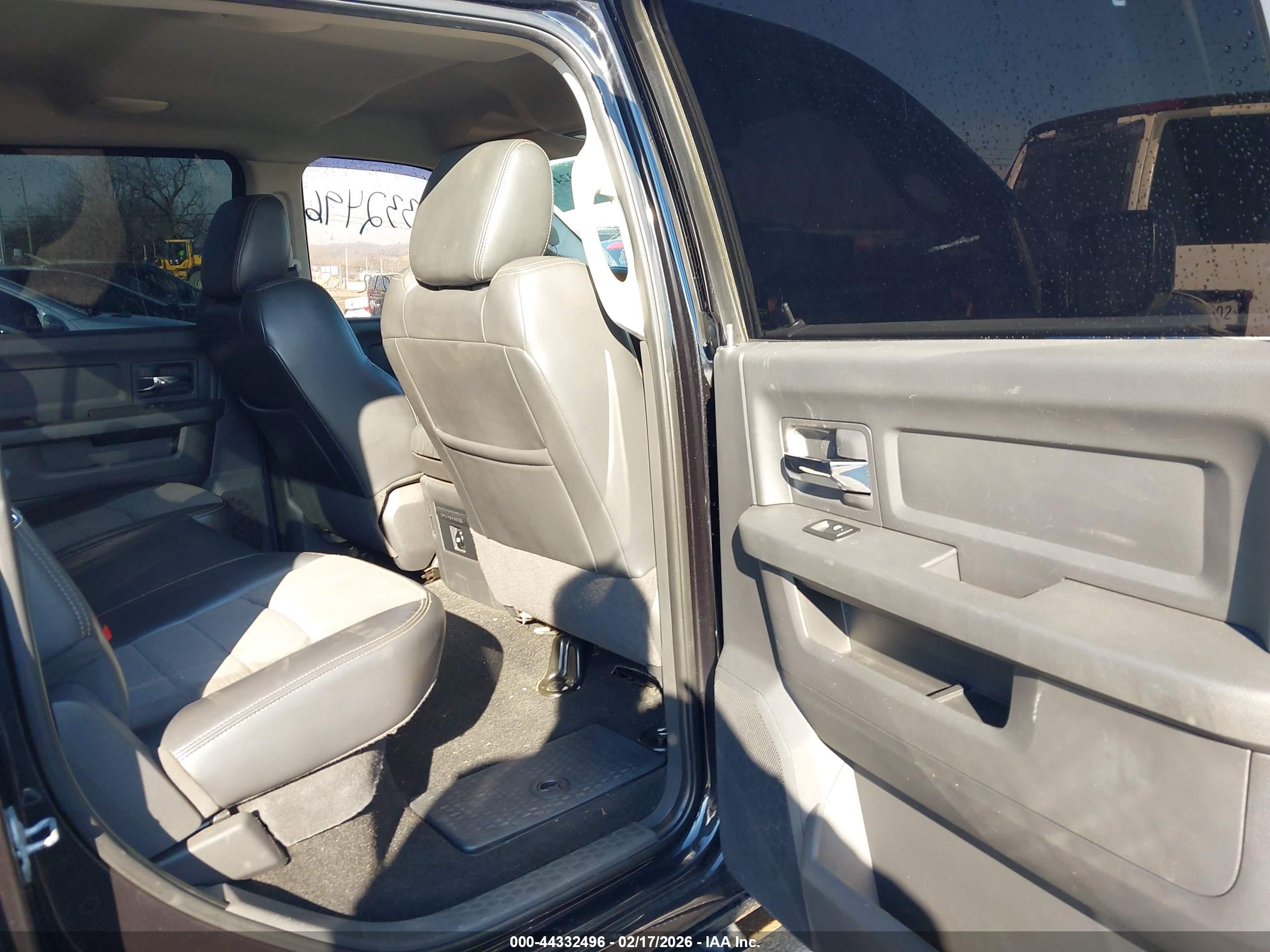 DODGE RAM image 8