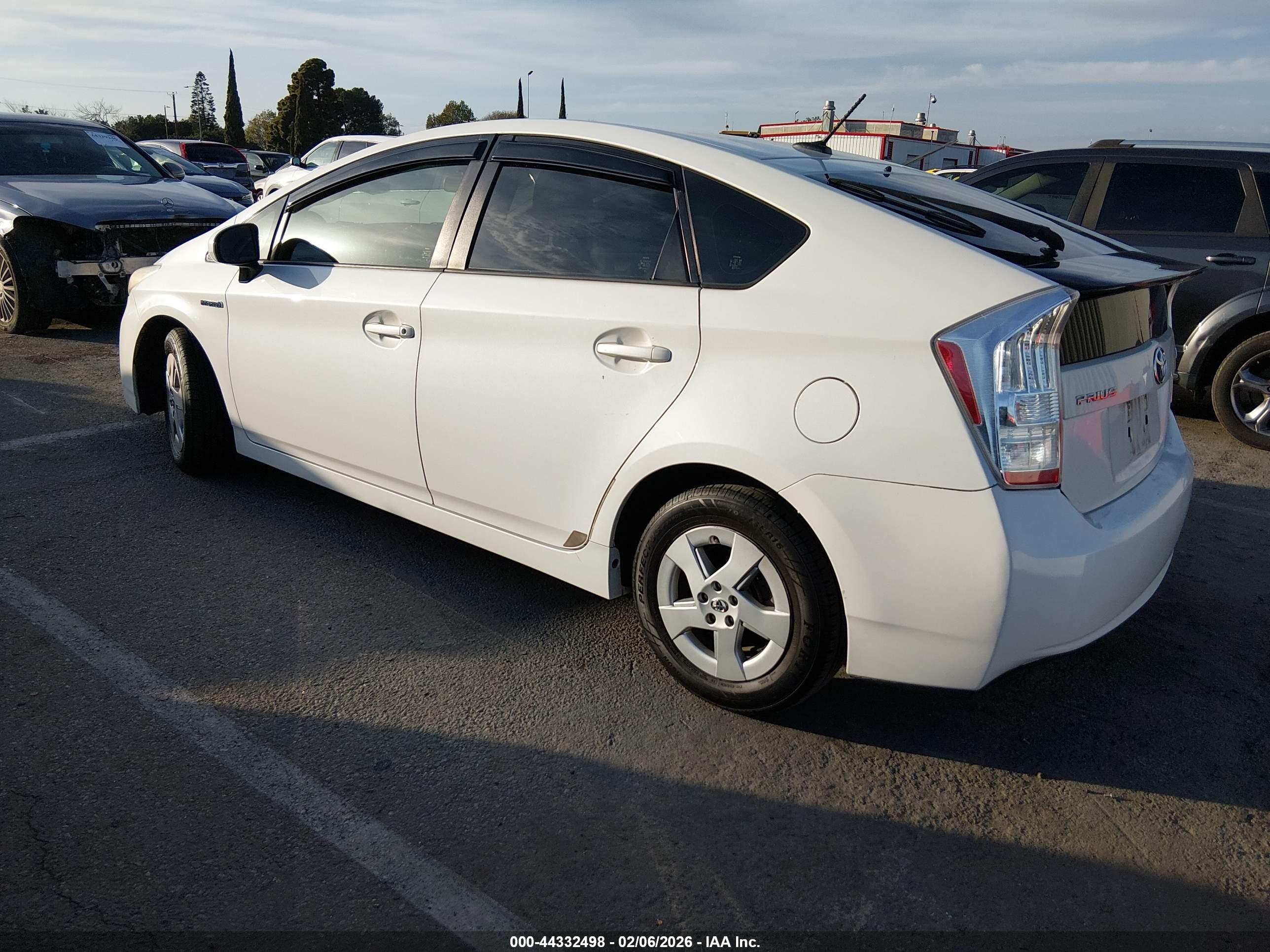 TOYOTA PRIUS image 3