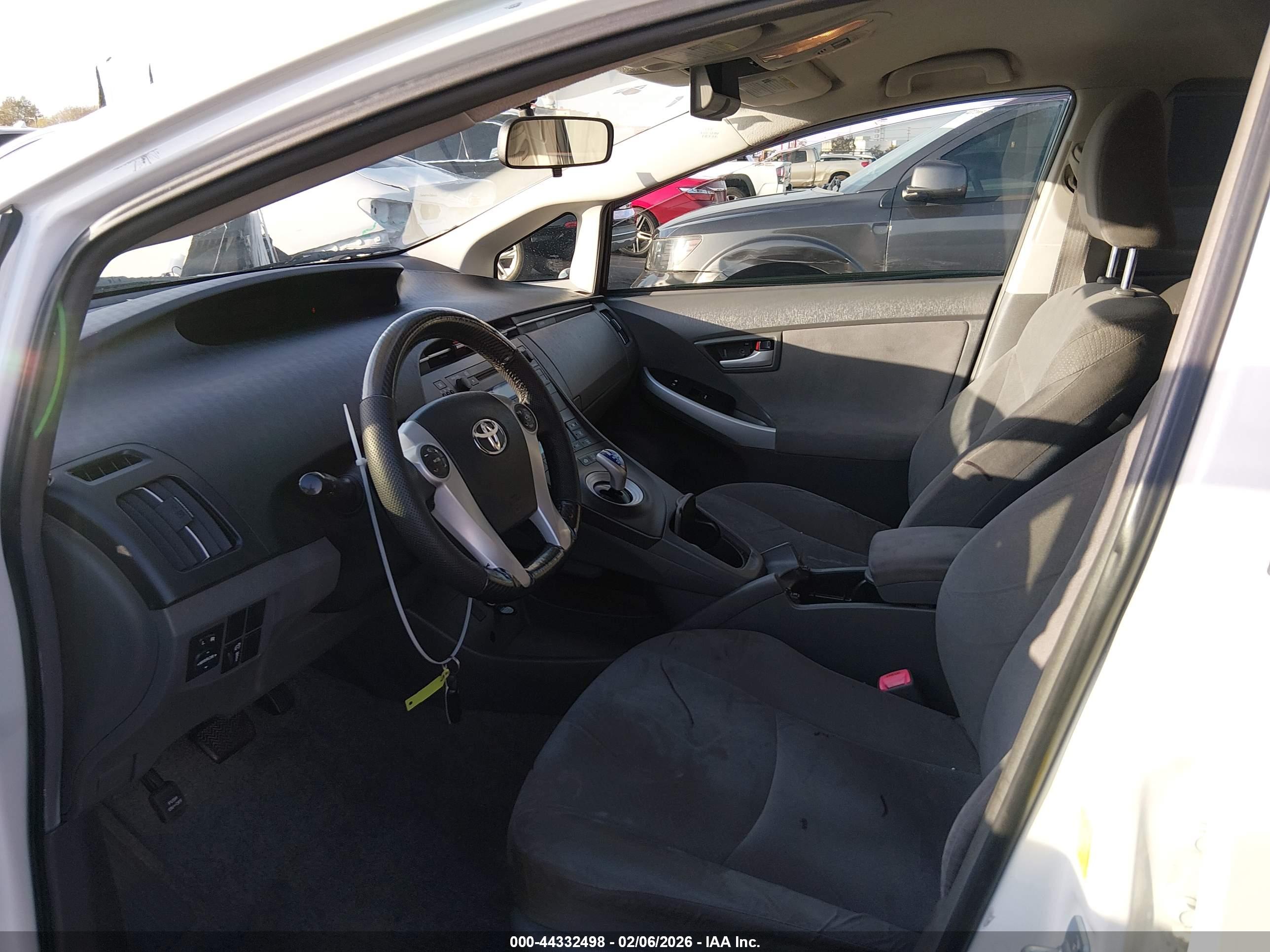 TOYOTA PRIUS image 5