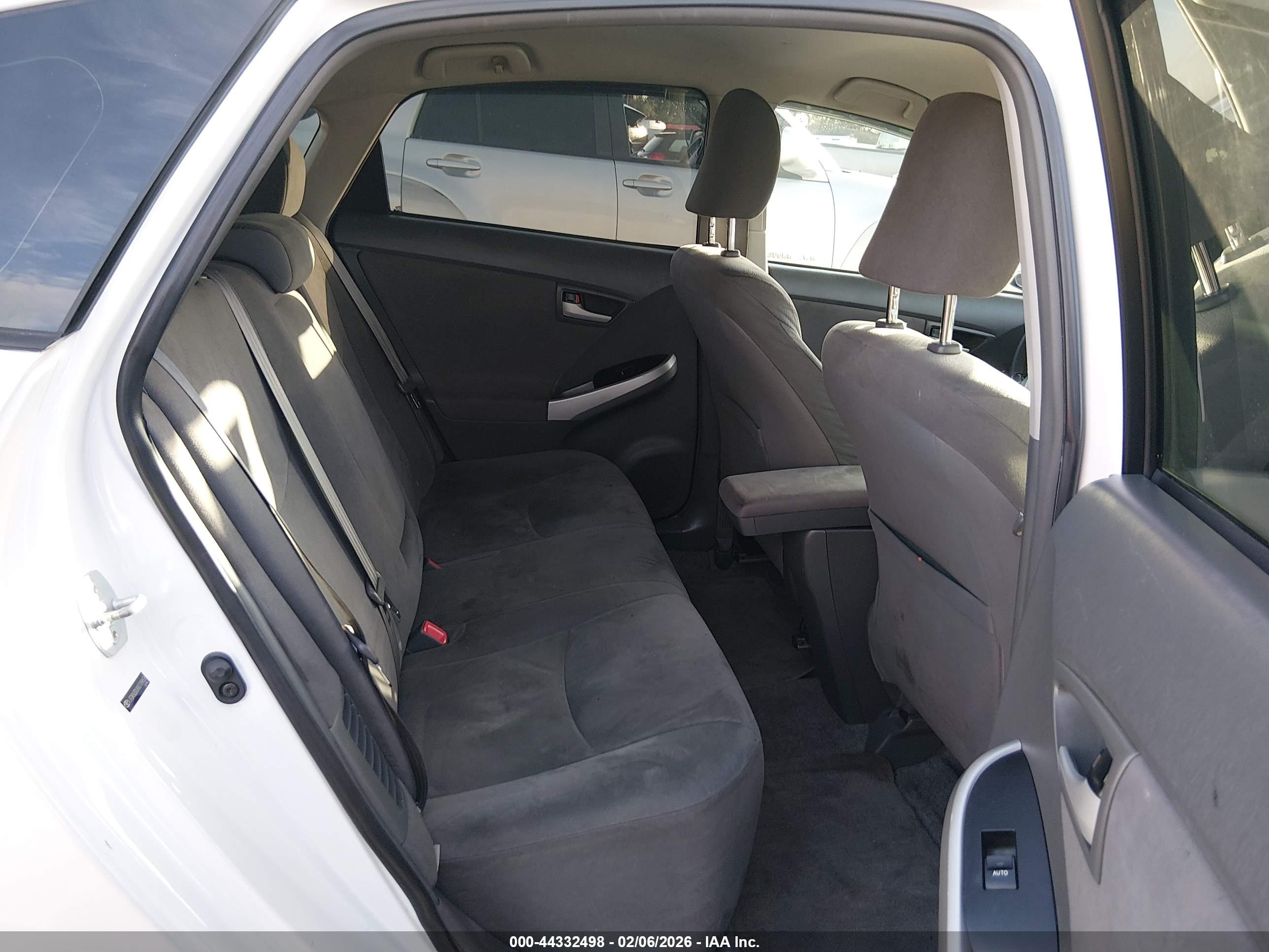 TOYOTA PRIUS image 8