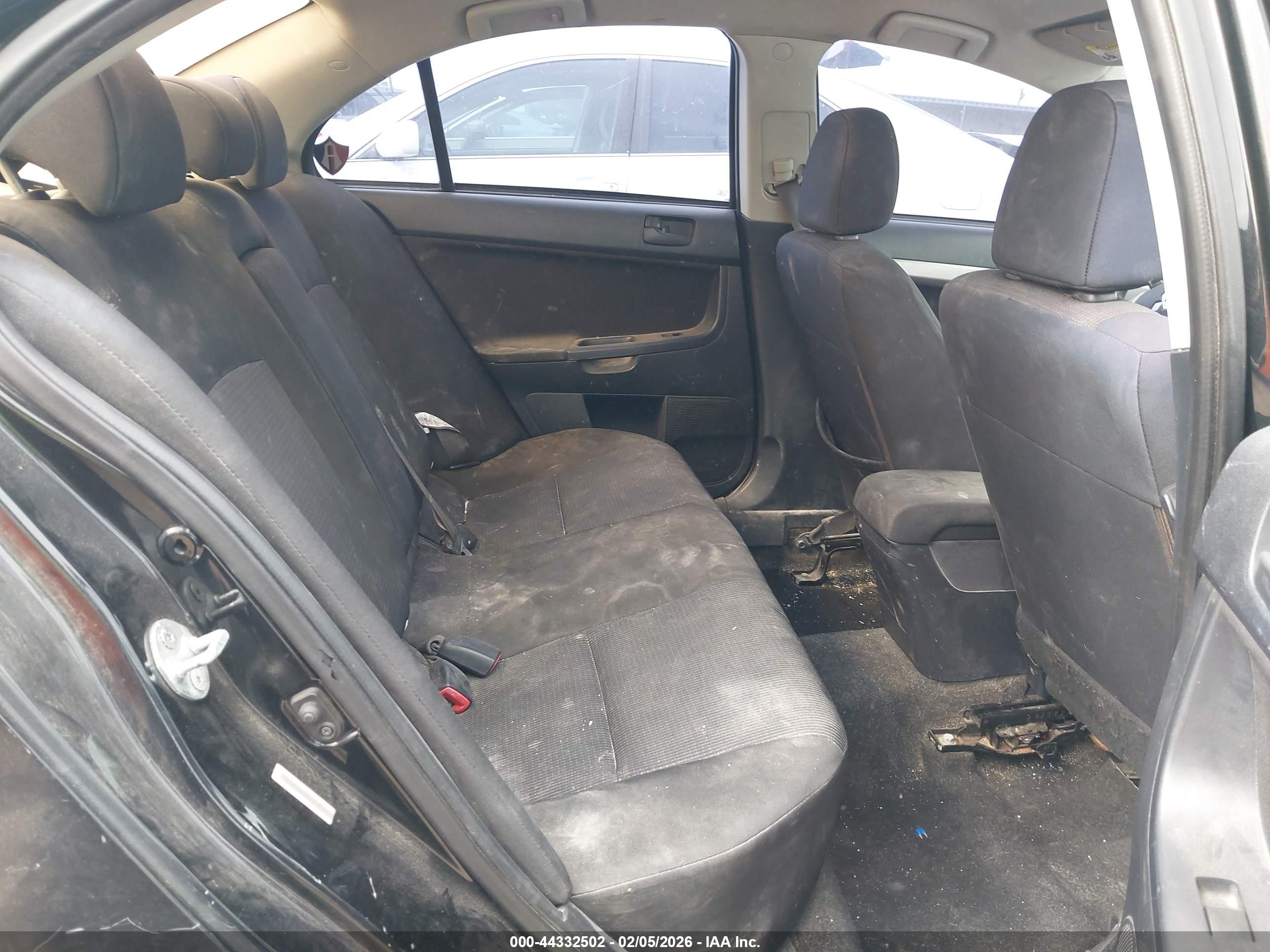 MITSUBISHI LANCER image 8