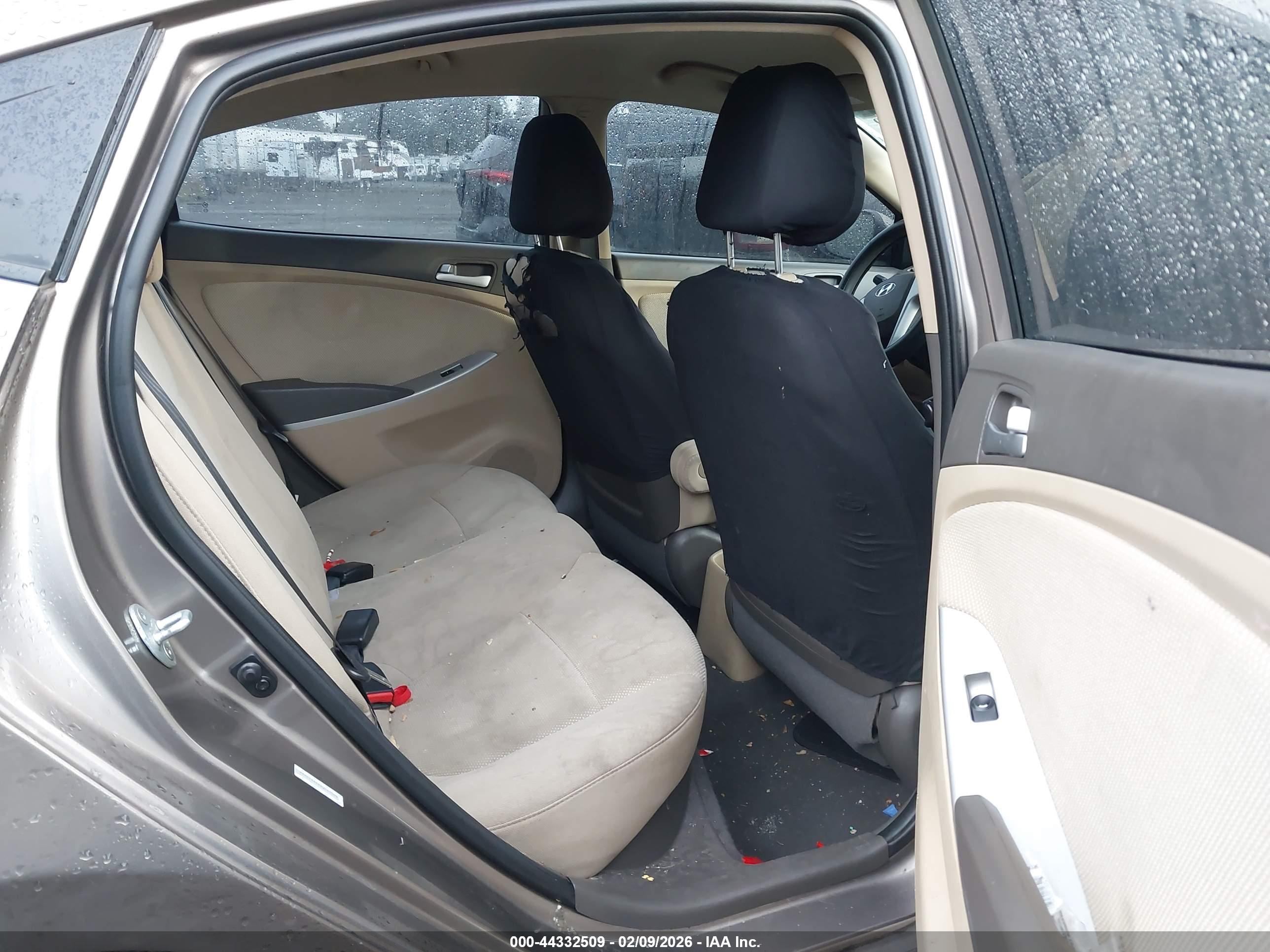 HYUNDAI ACCENT image 8