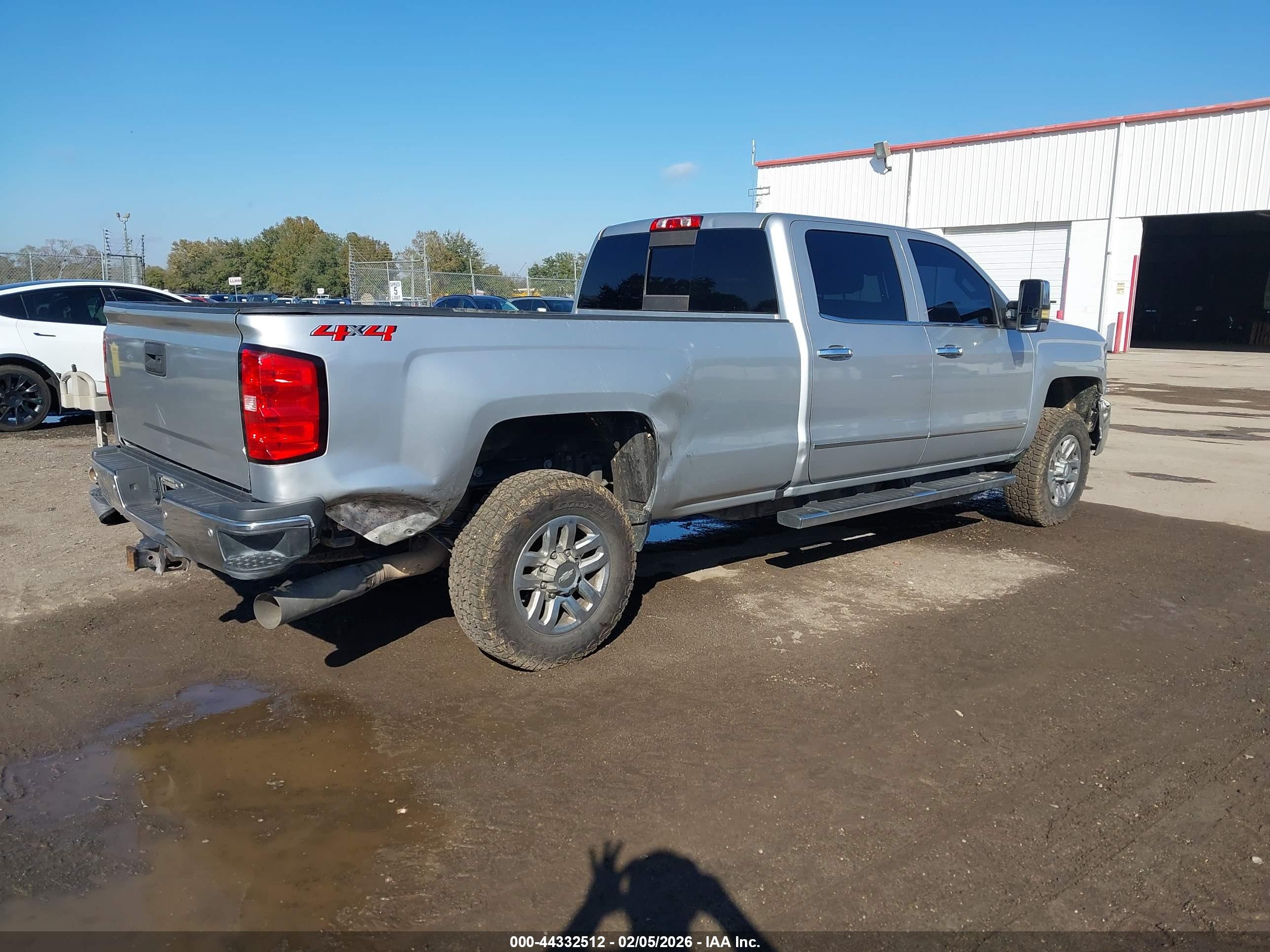 CHEVROLET SILVERADO image 4