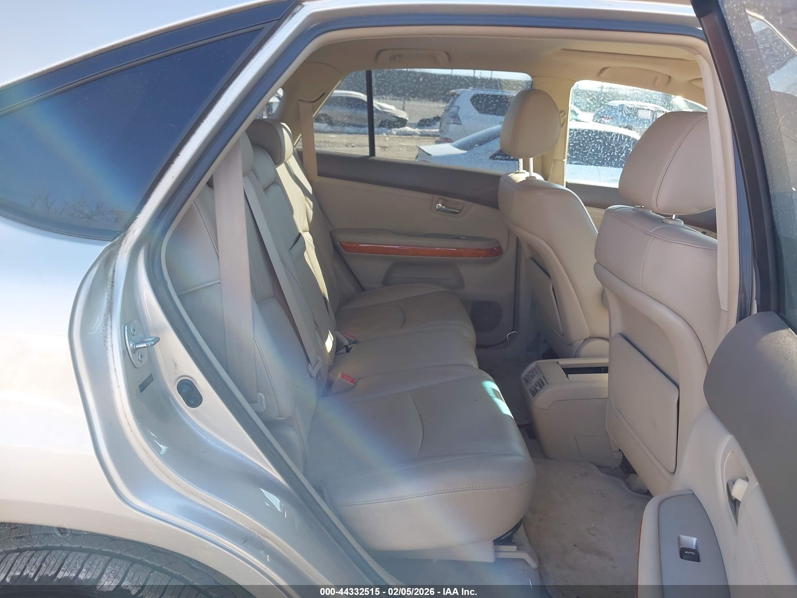 LEXUS RX image 8
