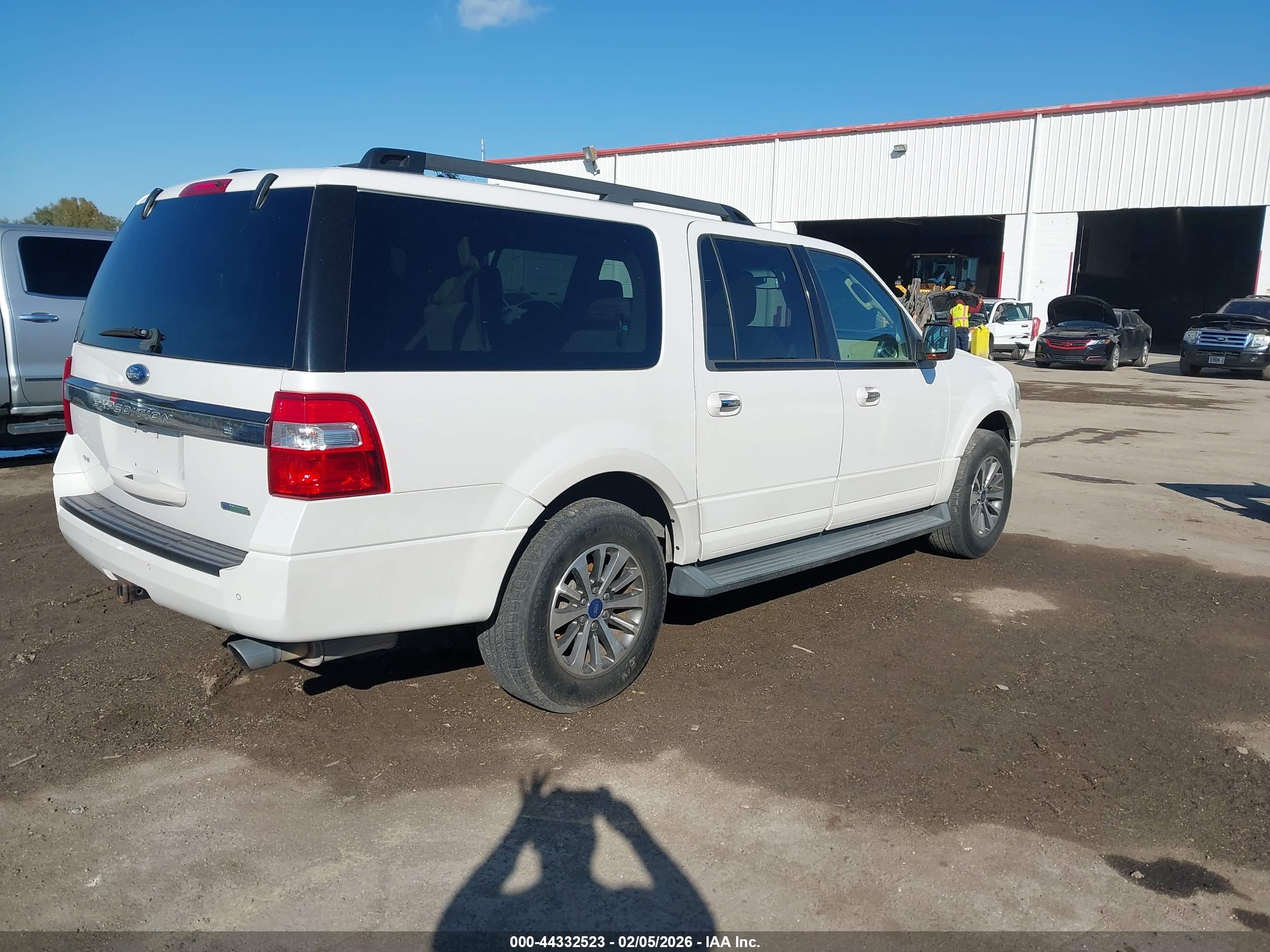 FORD EXPEDITION image 4