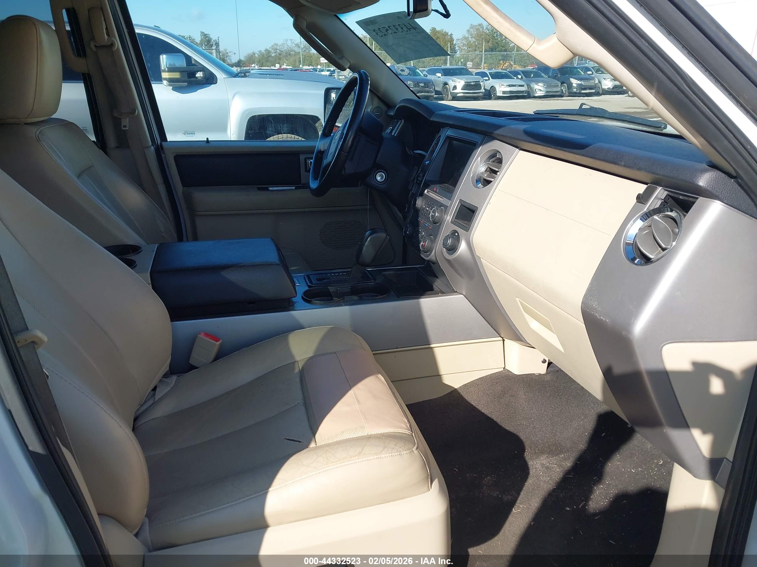 FORD EXPEDITION image 5