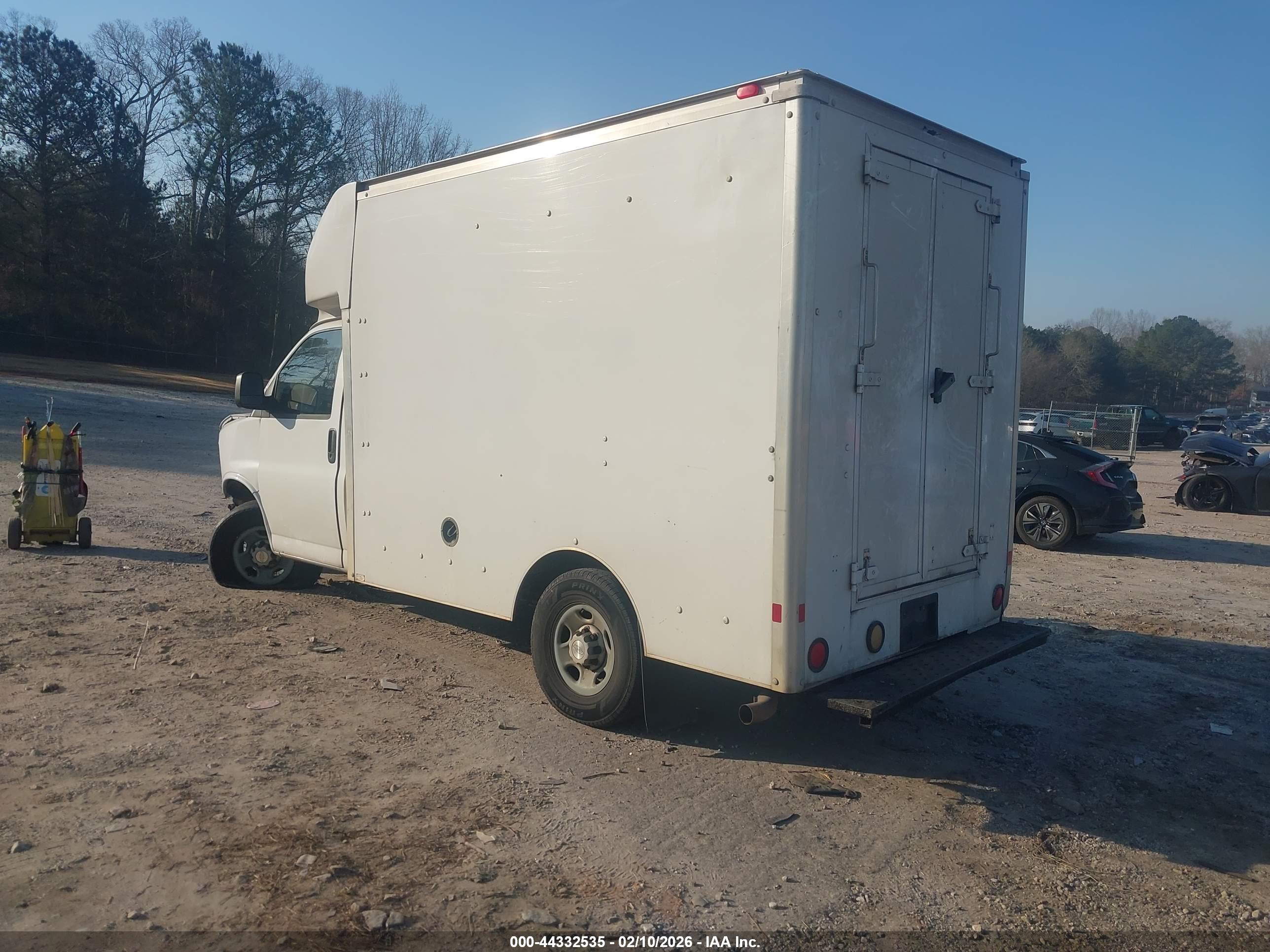 CHEVROLET EXPRESS image 3
