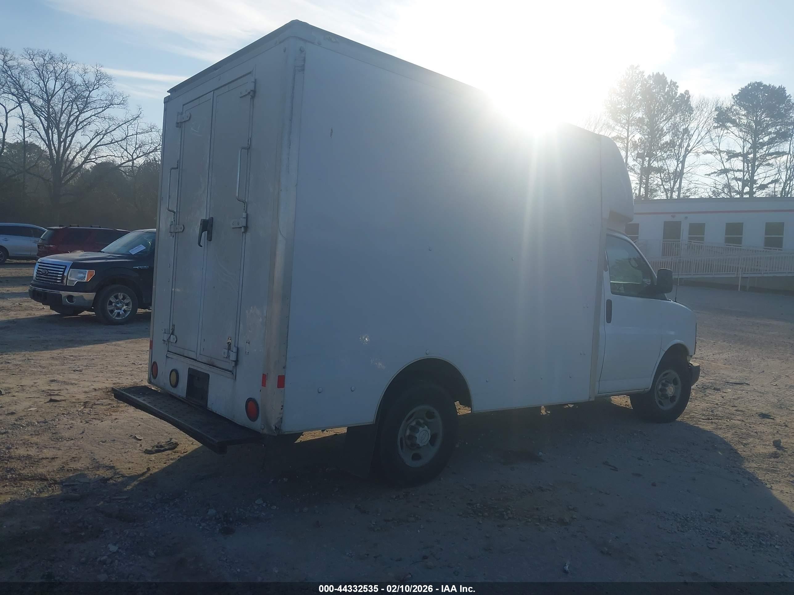CHEVROLET EXPRESS image 4