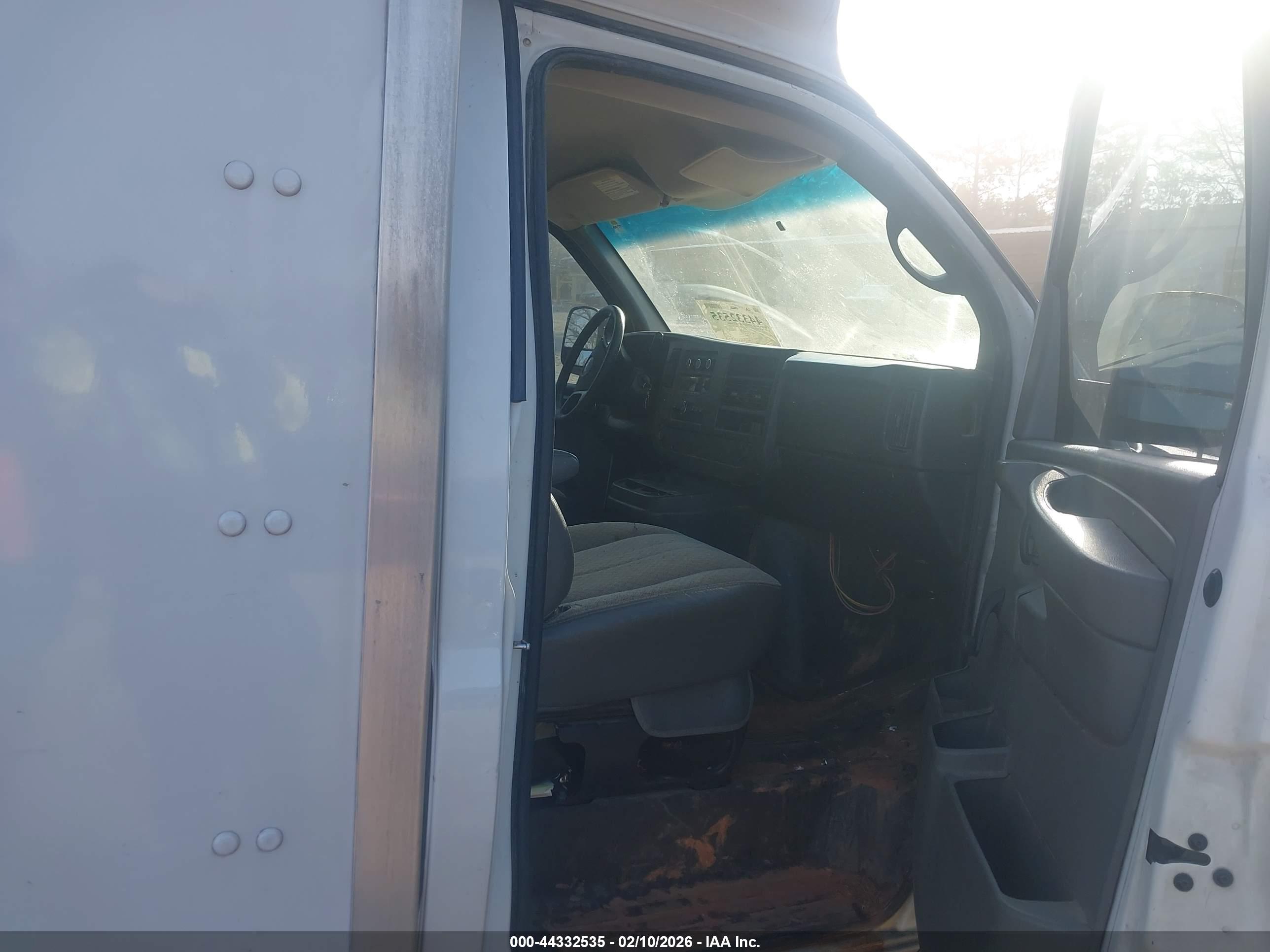 CHEVROLET EXPRESS image 5