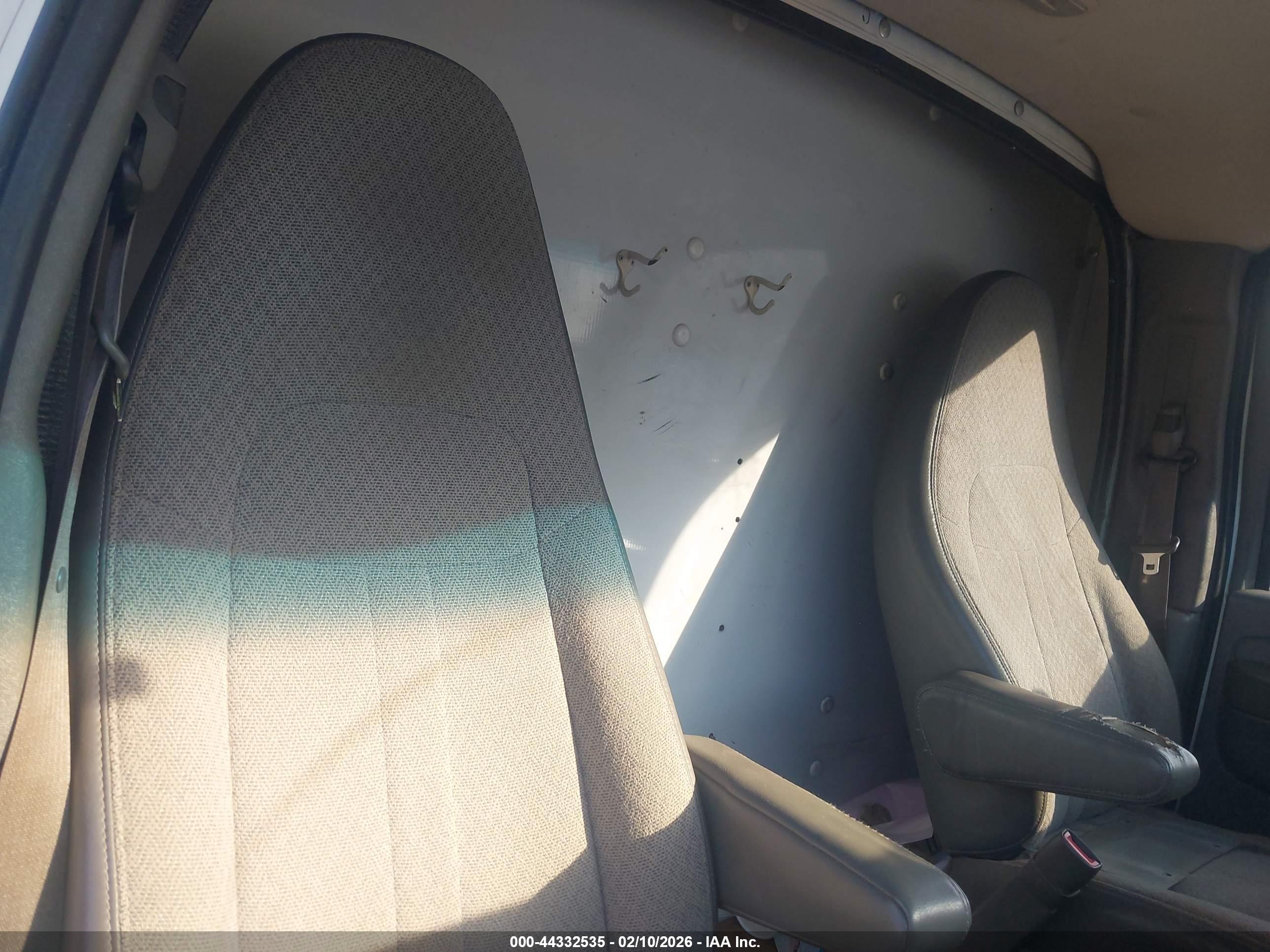CHEVROLET EXPRESS image 8