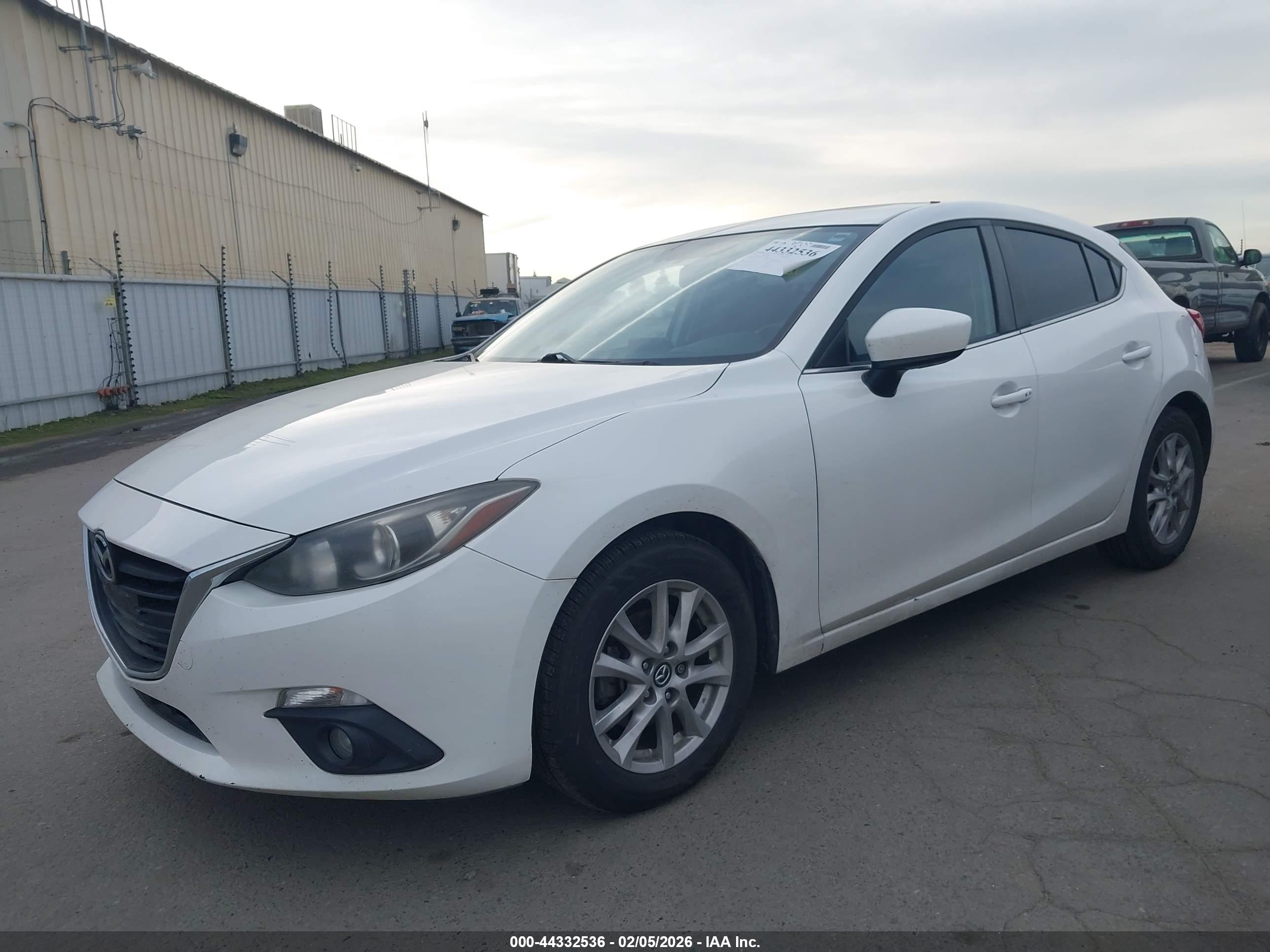 MAZDA MAZDA3 image 2