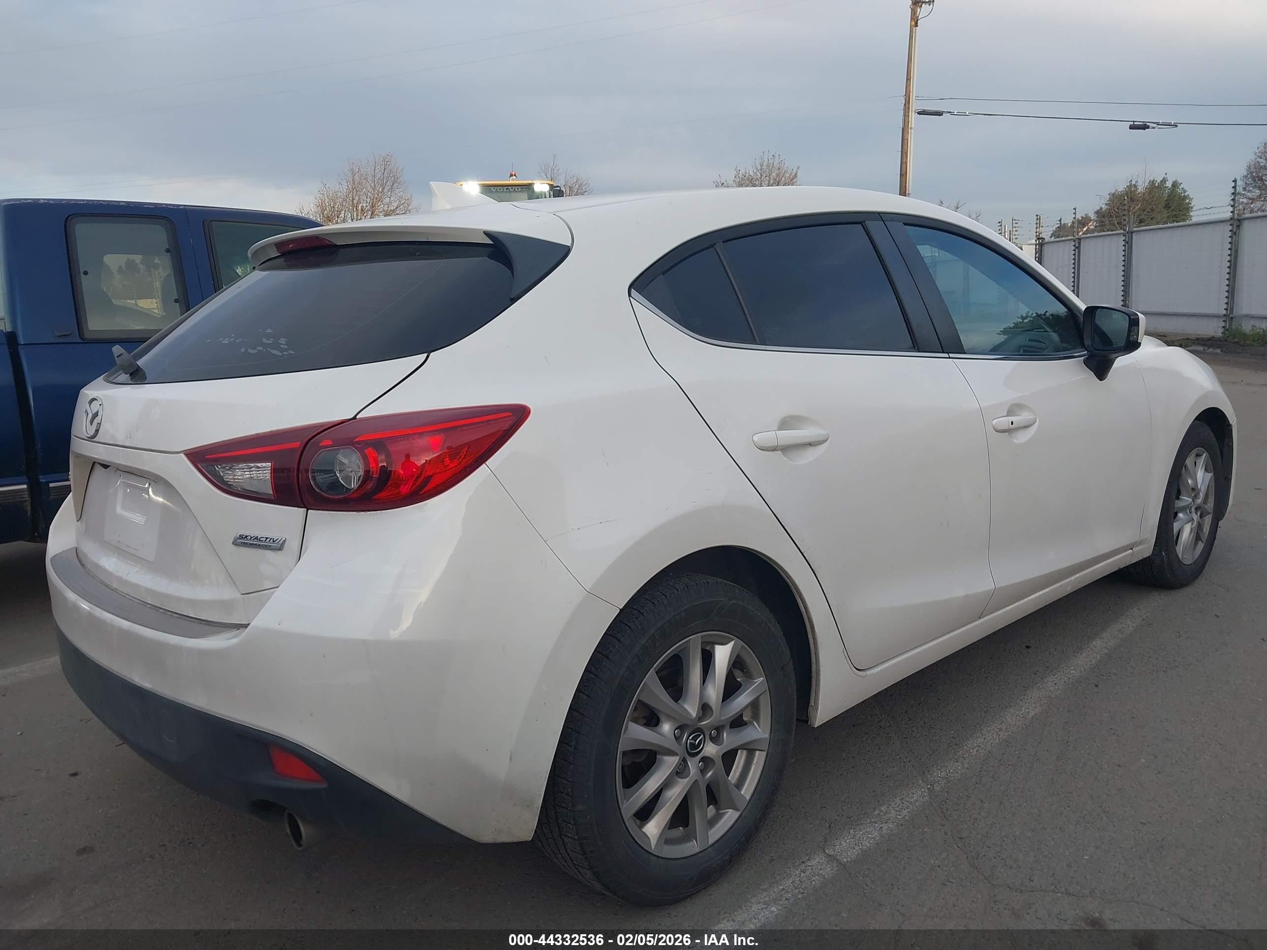 MAZDA MAZDA3 image 4