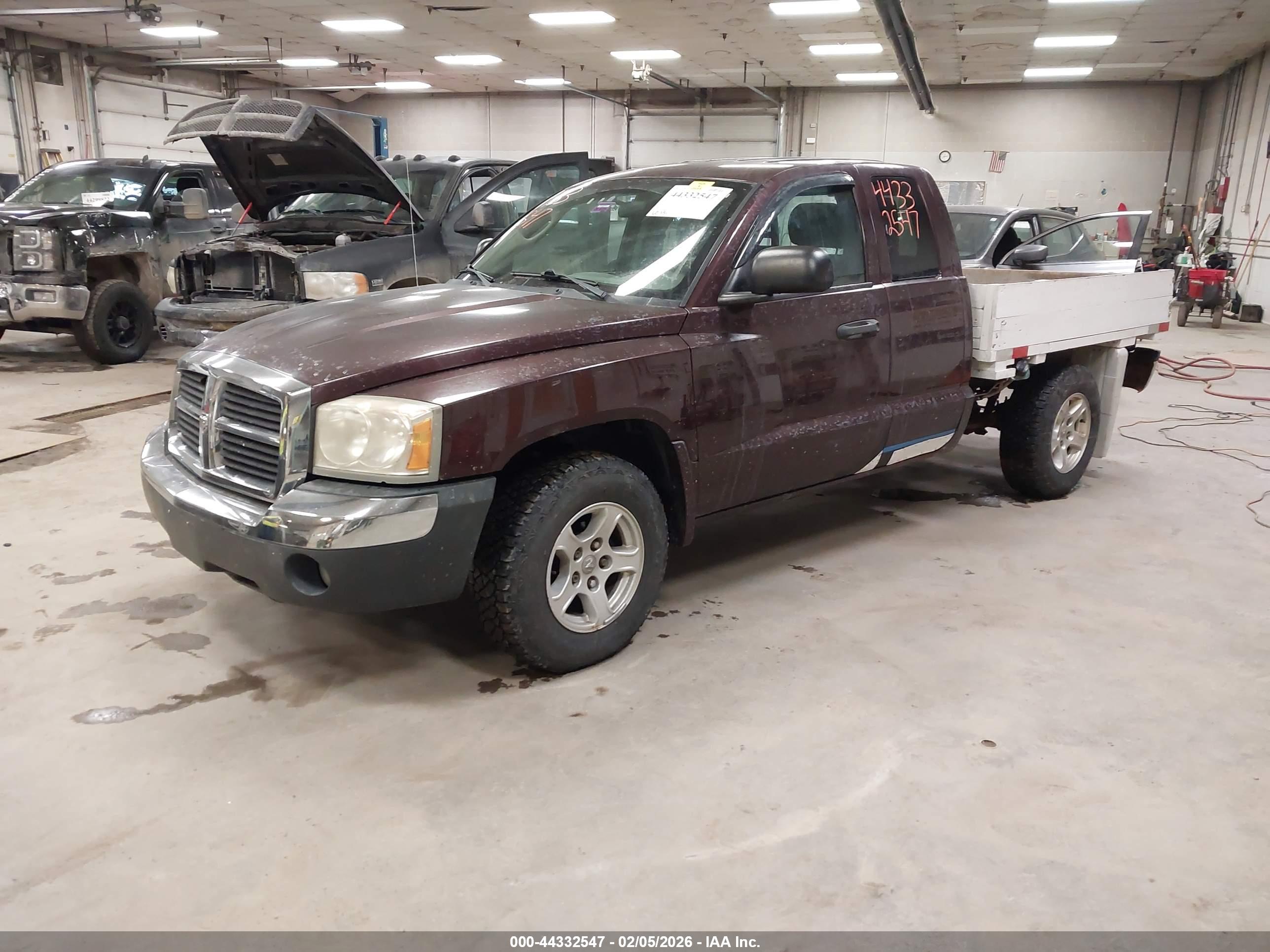 DODGE DAKOTA image 2