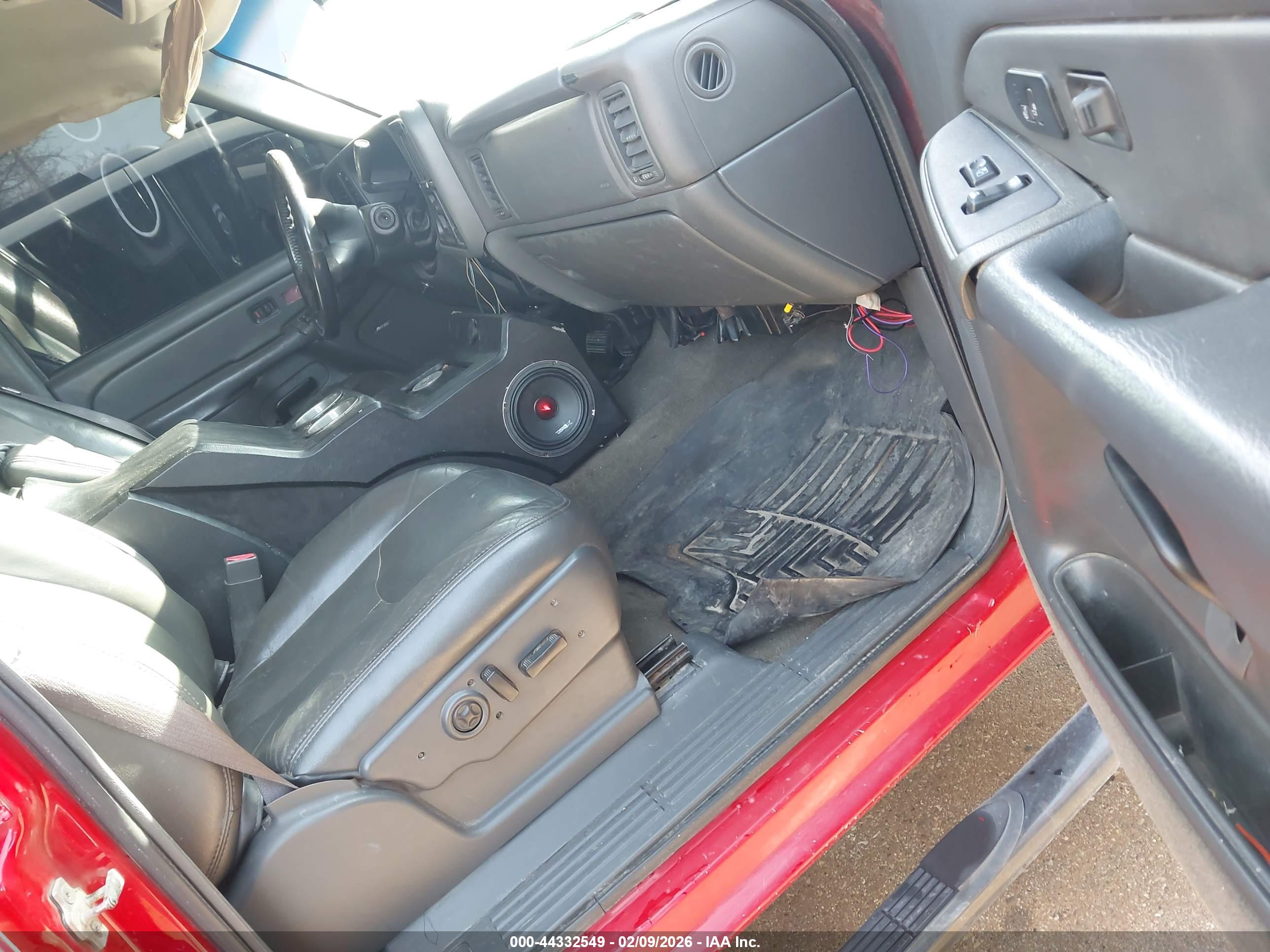 CHEVROLET SILVERADO image 5