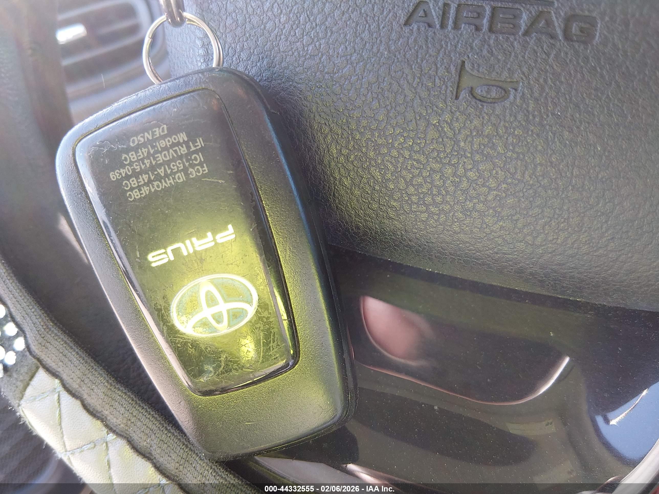 TOYOTA PRIUS image 11