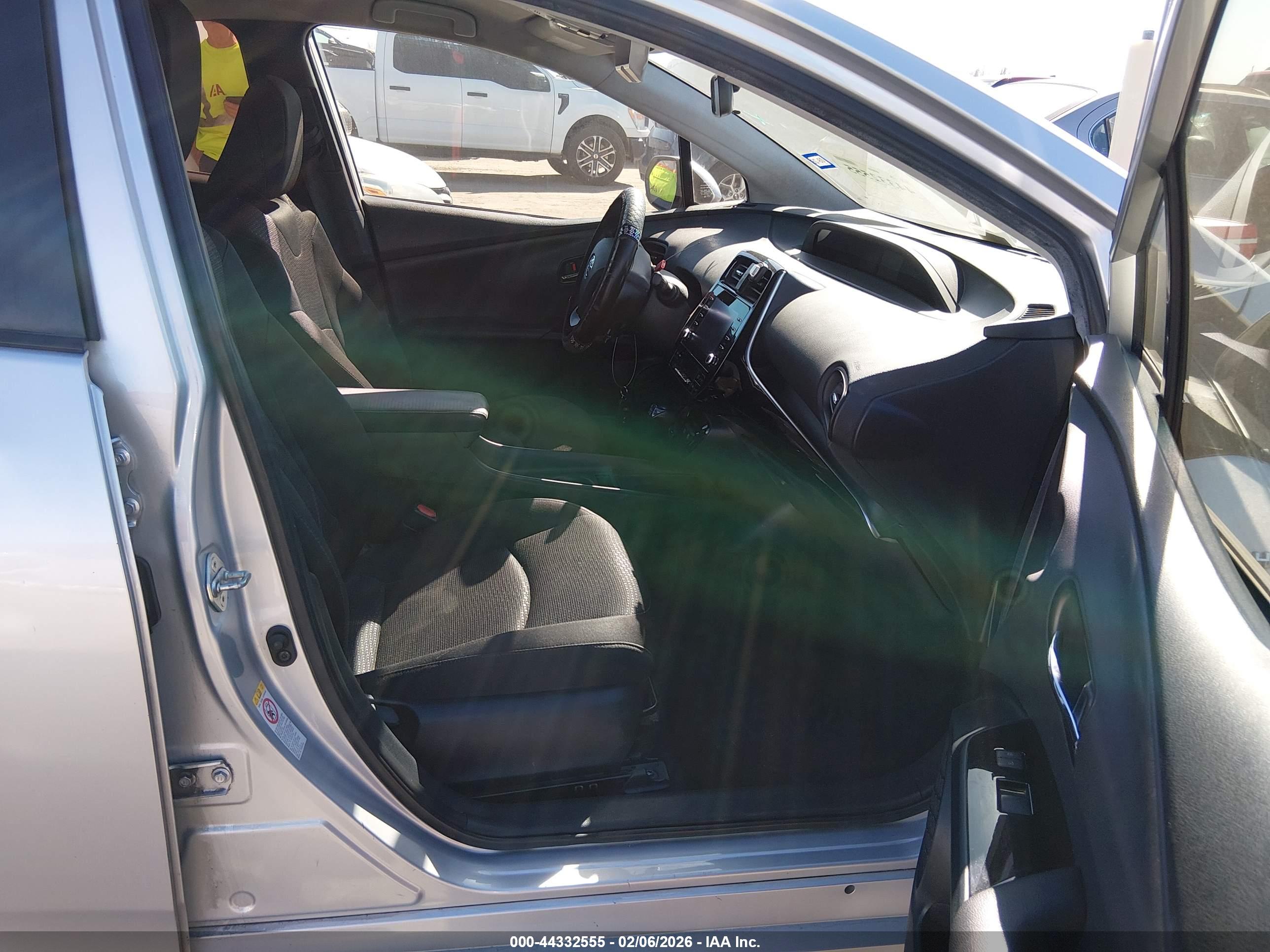 TOYOTA PRIUS image 5