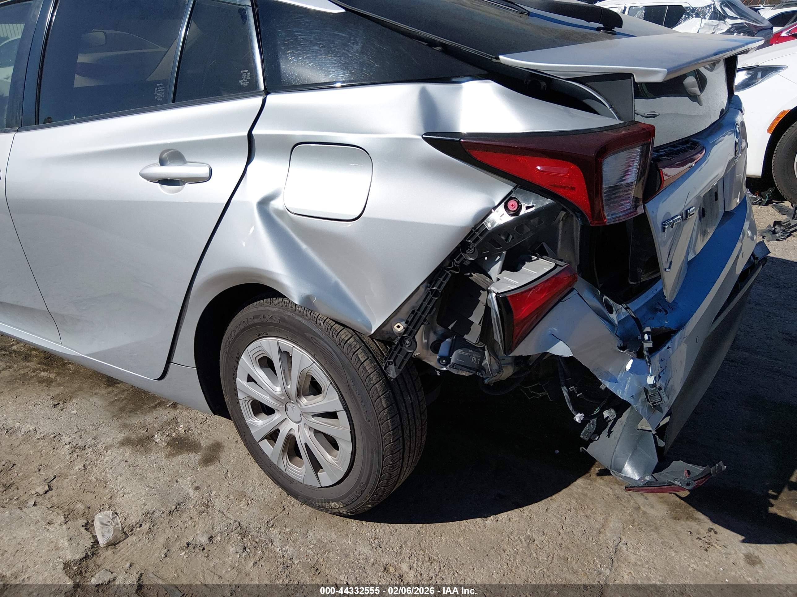 TOYOTA PRIUS image 6