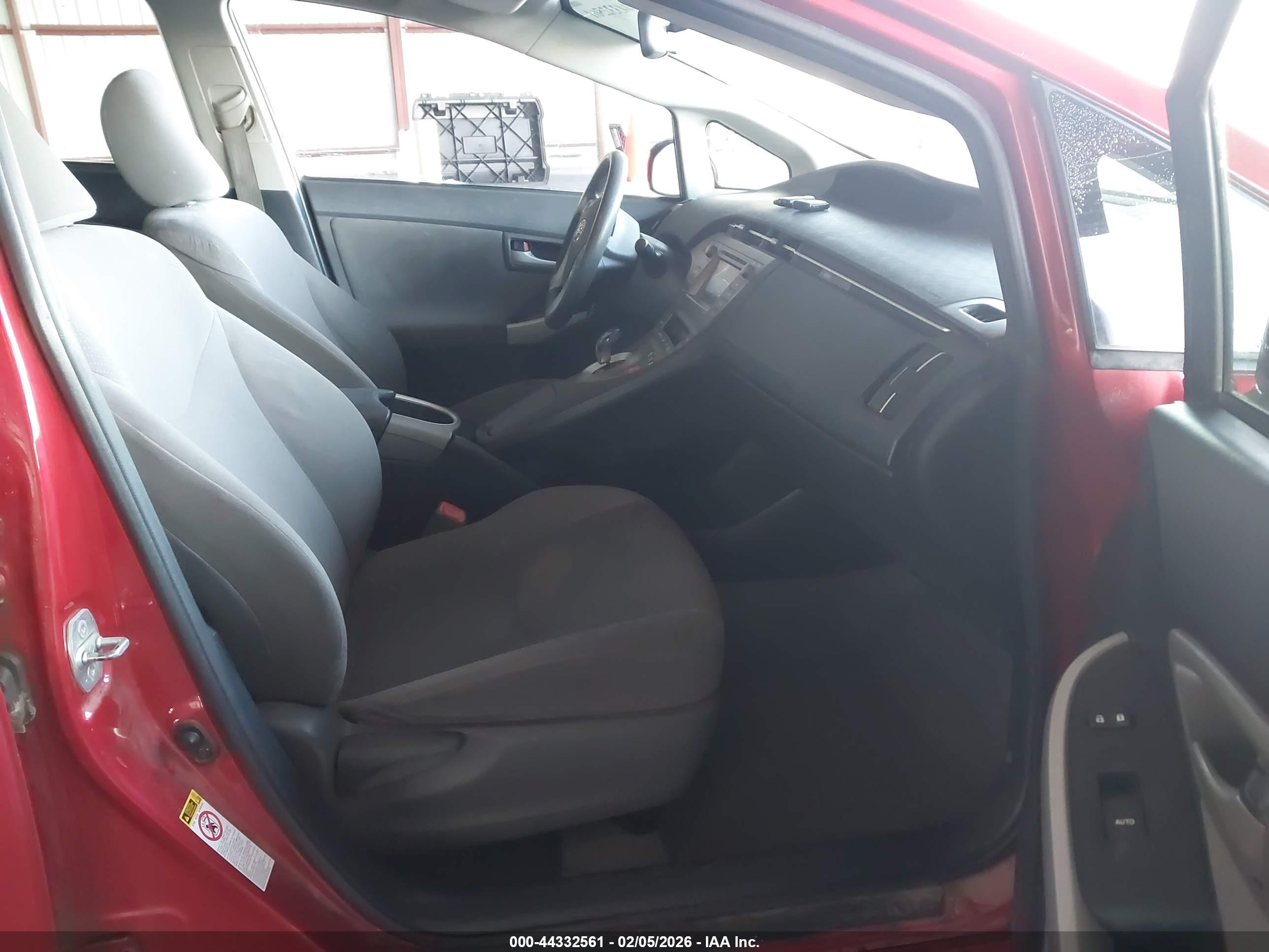TOYOTA PRIUS image 5