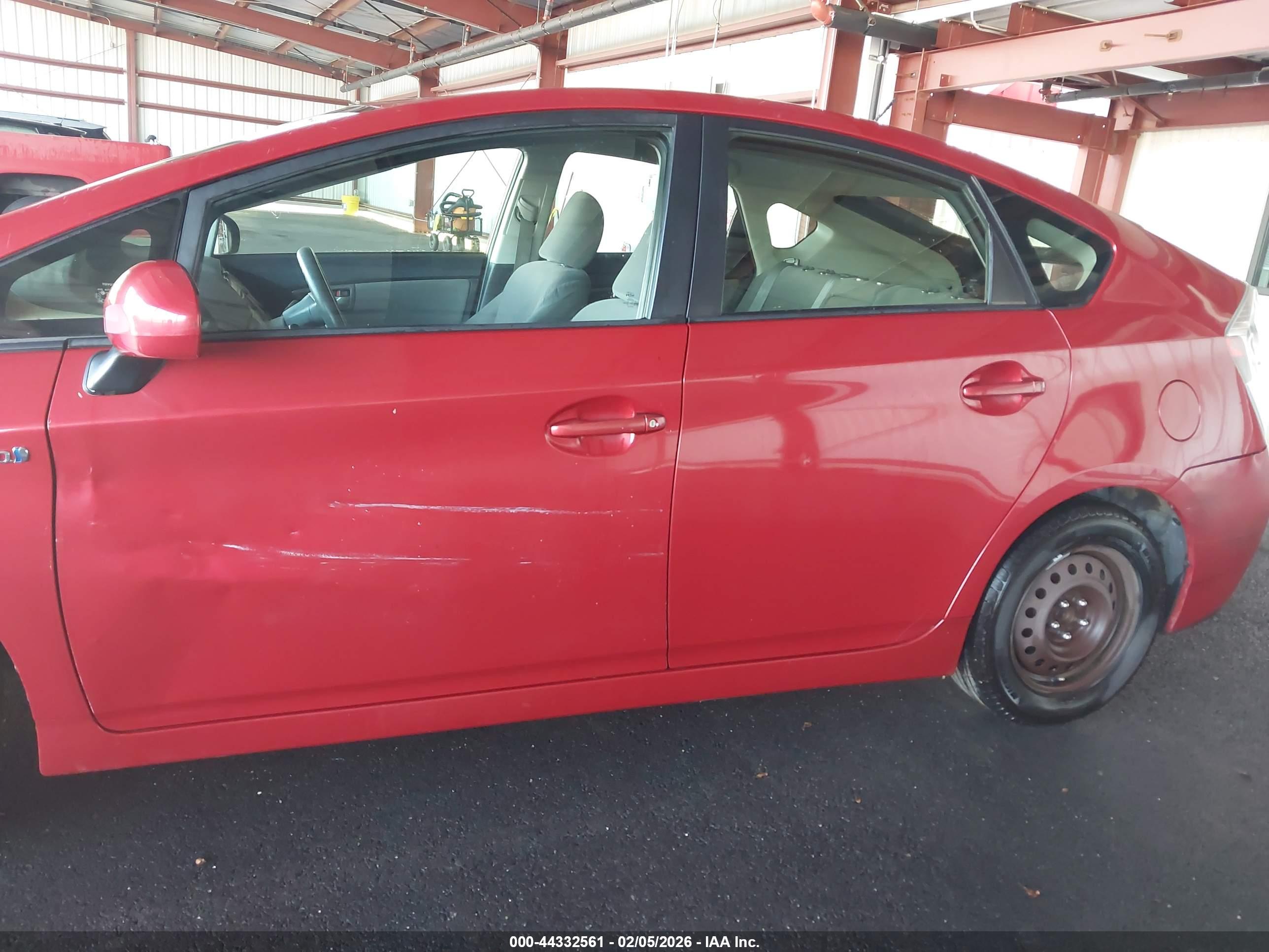 TOYOTA PRIUS image 6