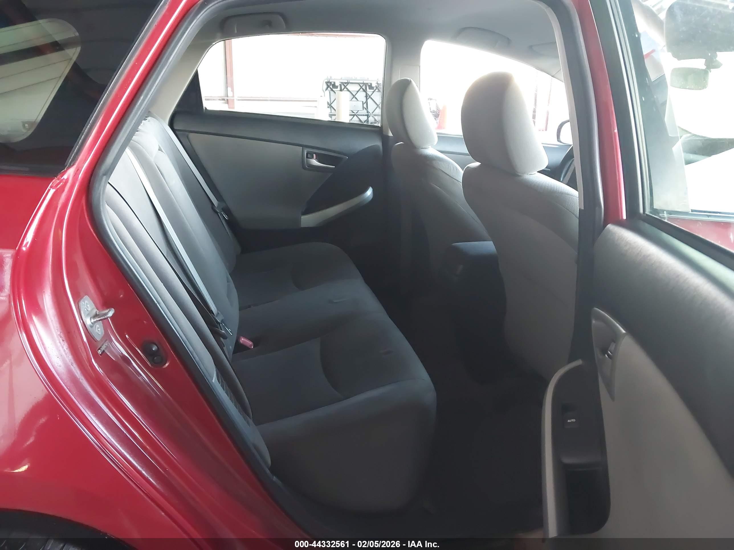 TOYOTA PRIUS image 8