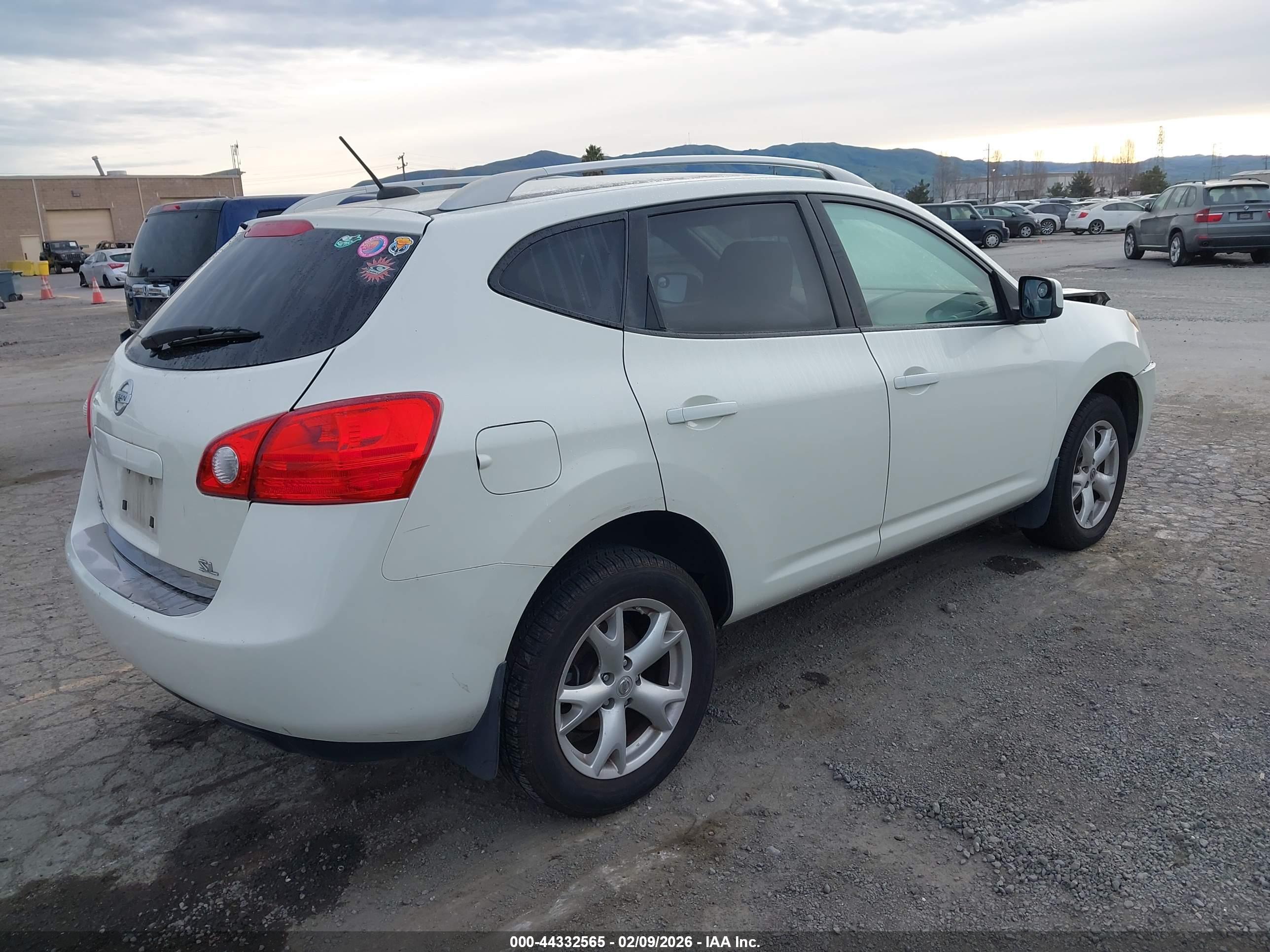 NISSAN ROGUE image 4