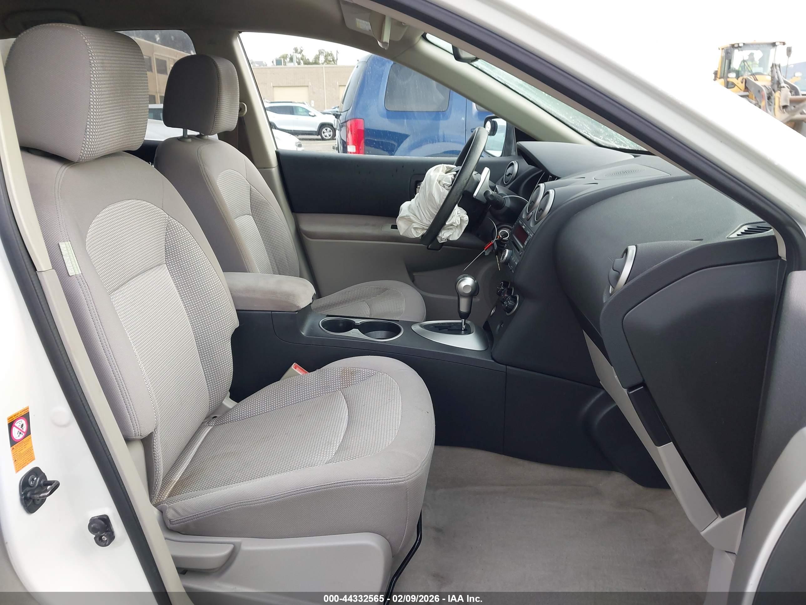NISSAN ROGUE image 5