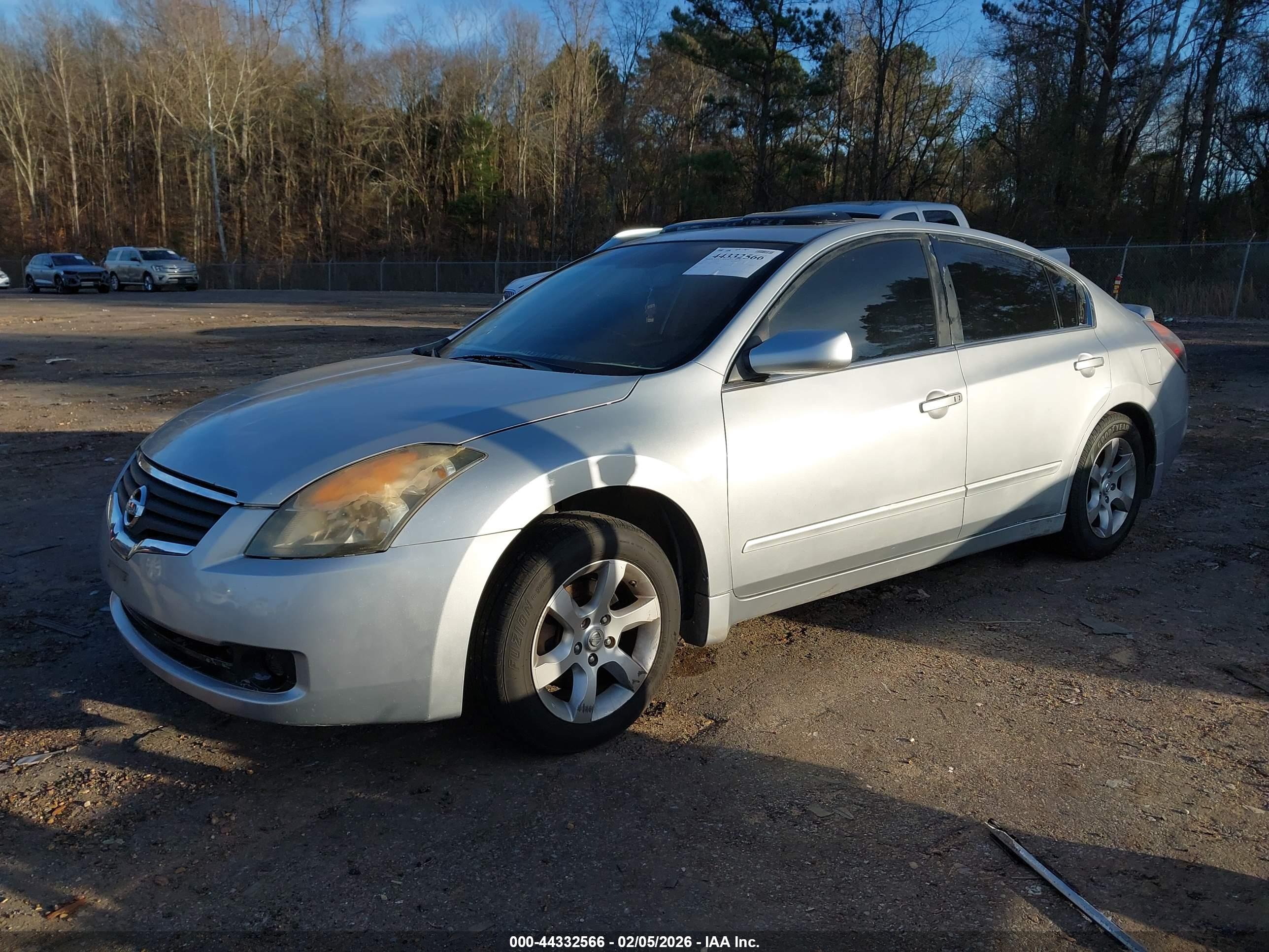 NISSAN ALTIMA image 2