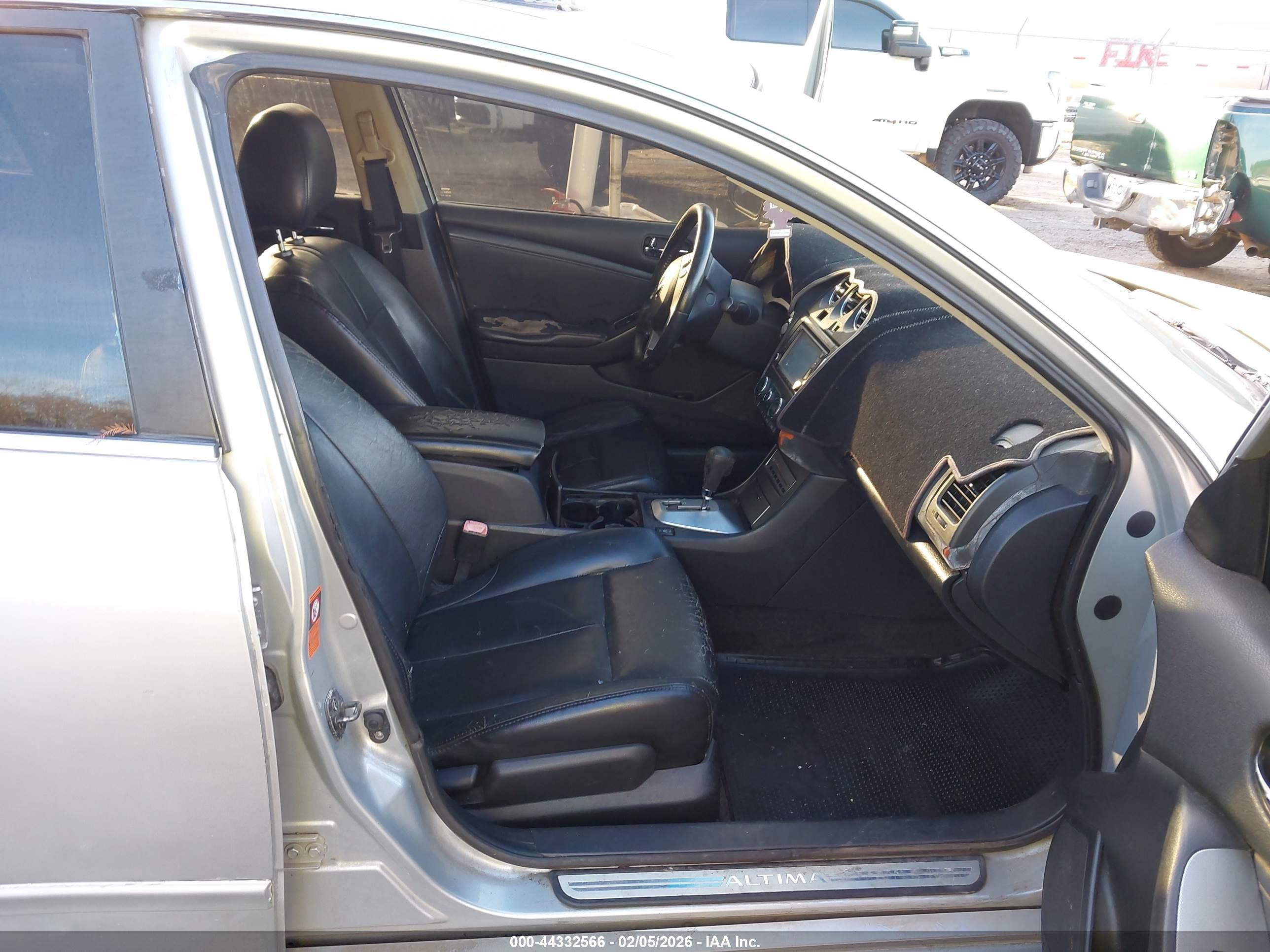 NISSAN ALTIMA image 5