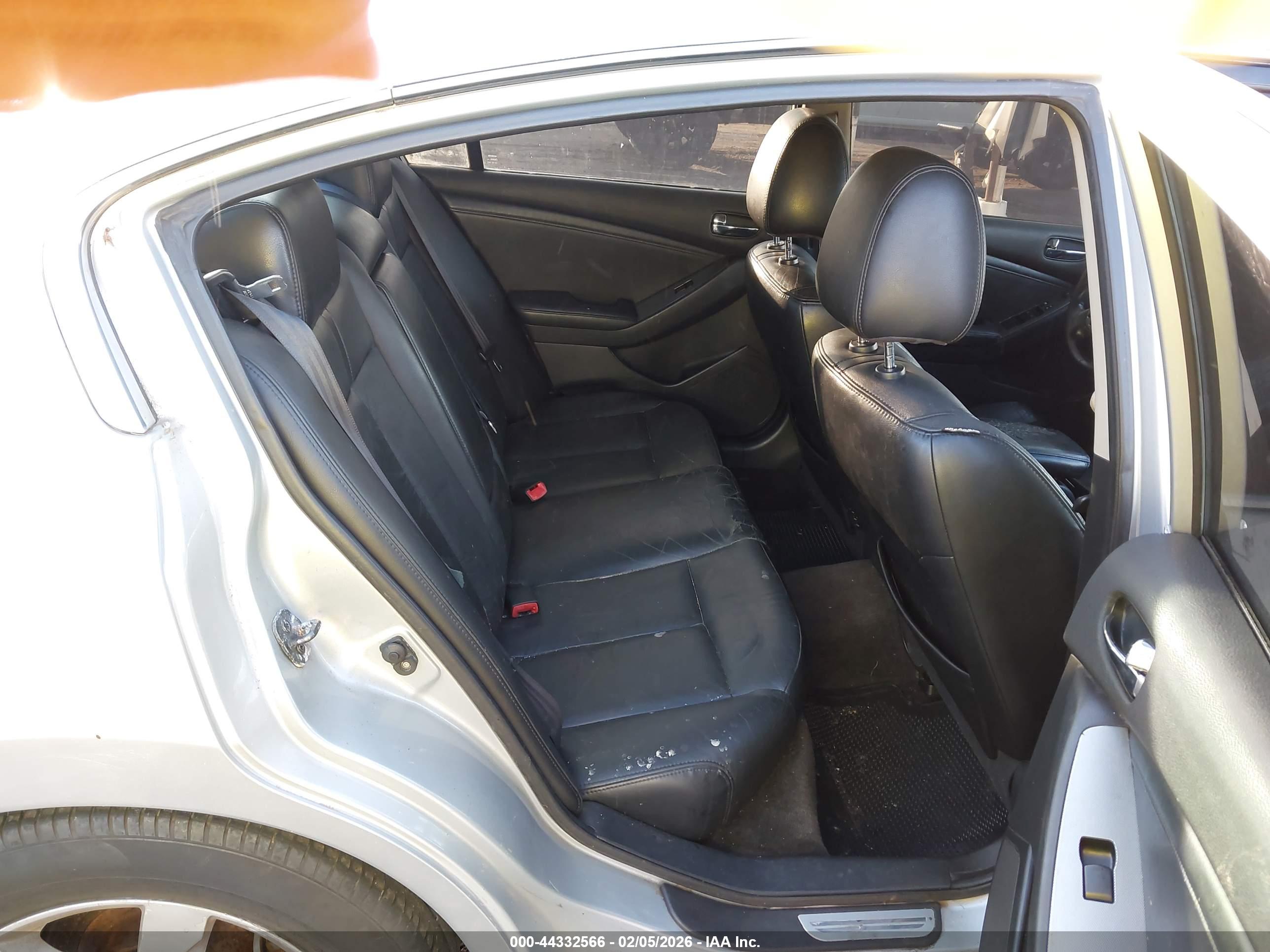 NISSAN ALTIMA image 8